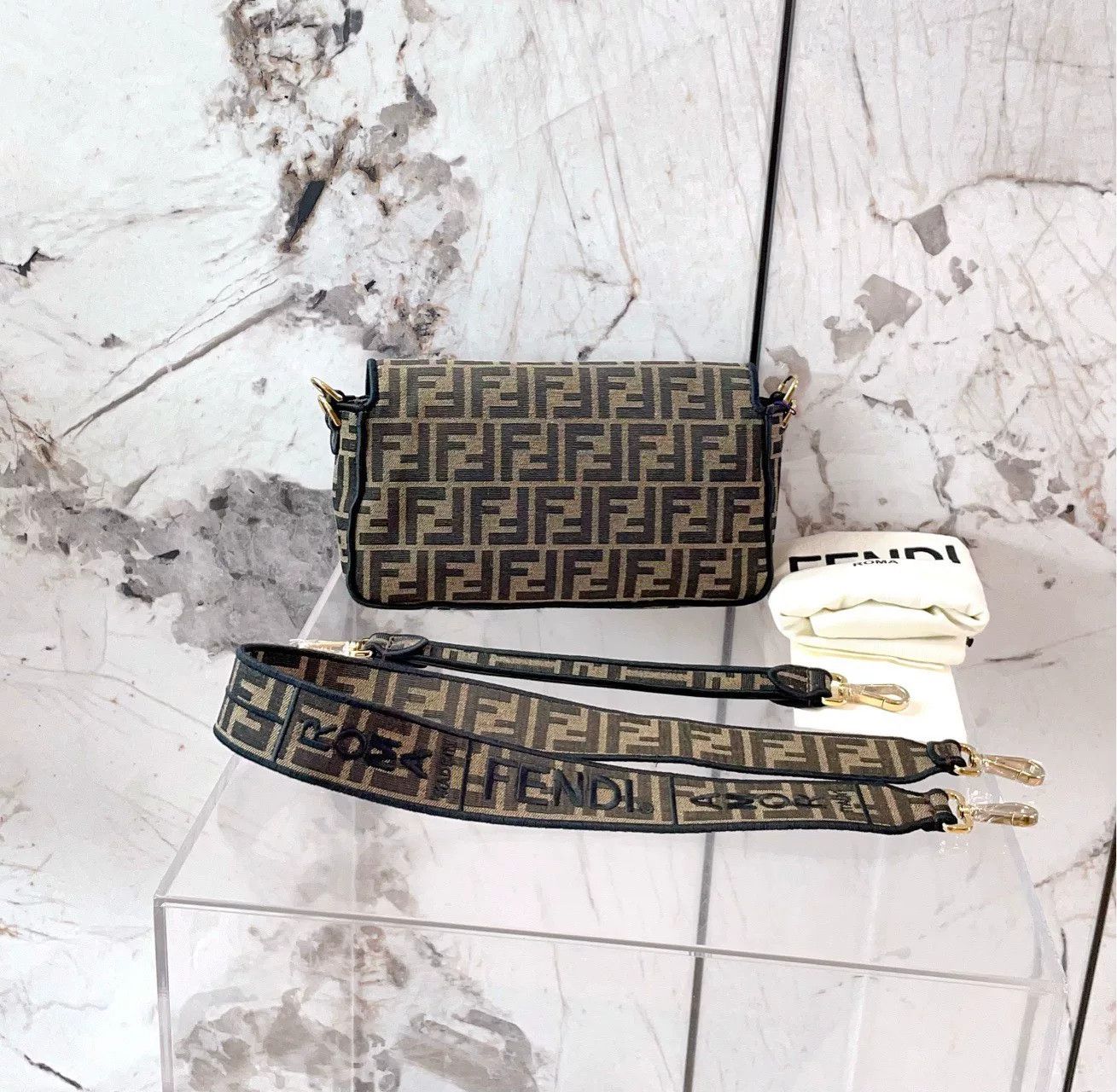 Fendi Pre-loved Bag Very good condition Size ONE SIZE - 2 Thumbnail