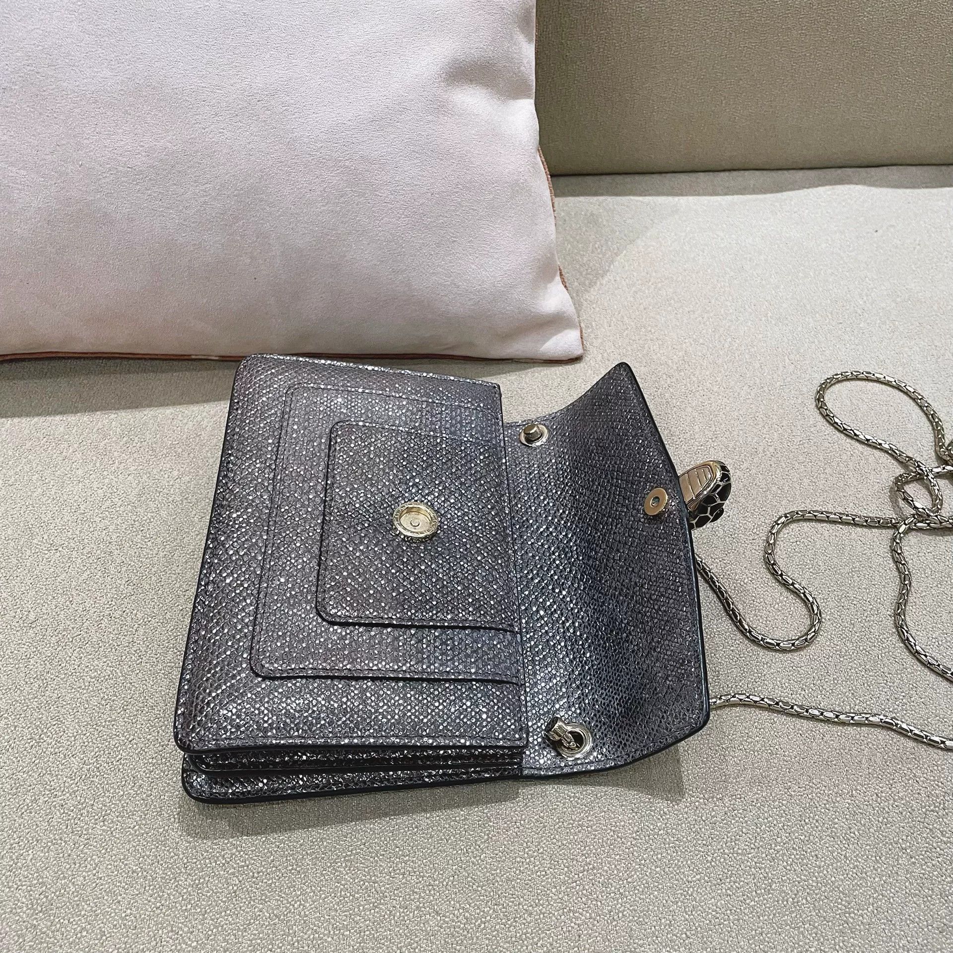 Bvlgari Pre-loved Bag Very good condition Size ONE SIZE - 6 Thumbnail