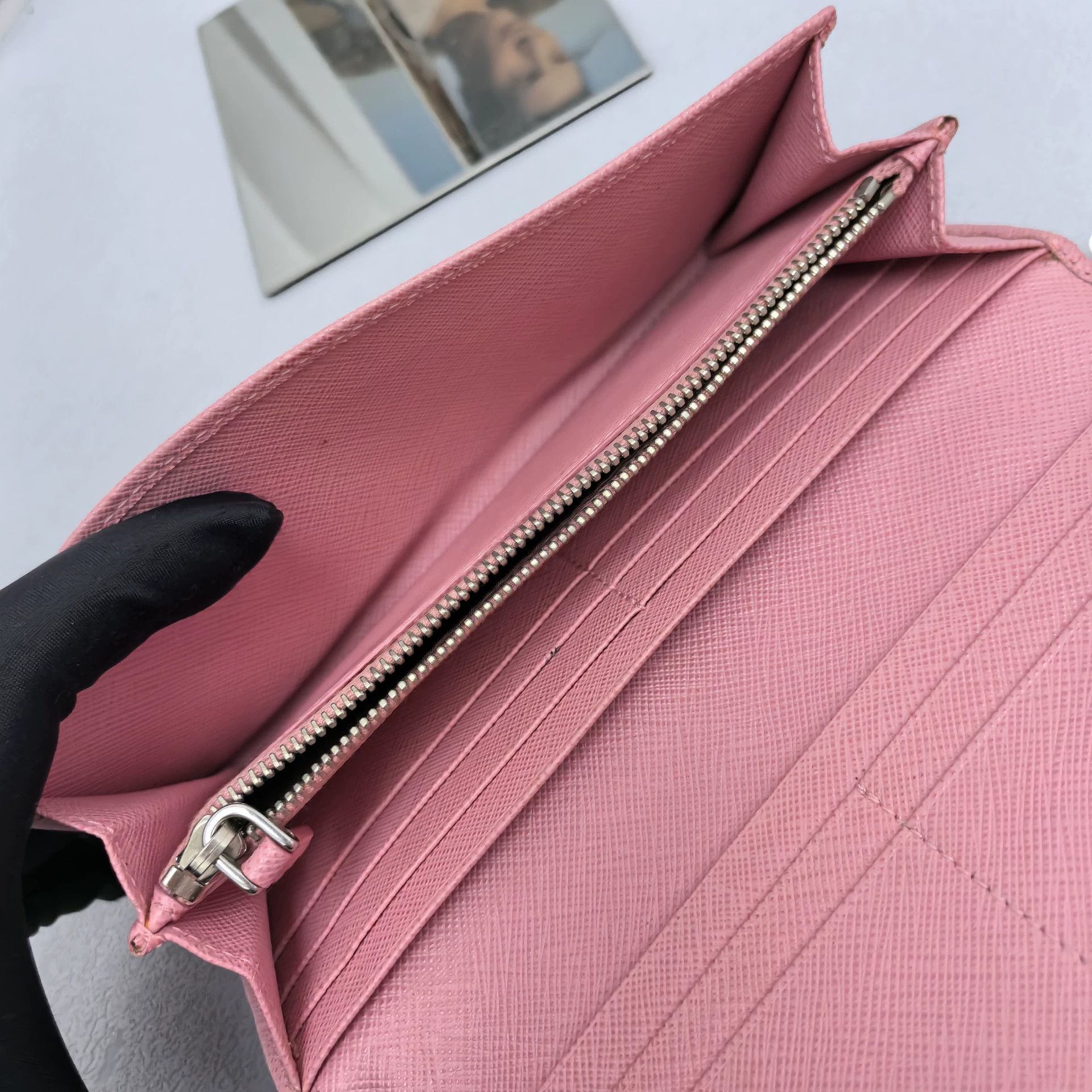Prada Pre-loved Bag Very good condition Size ONE SIZE - 7 Thumbnail