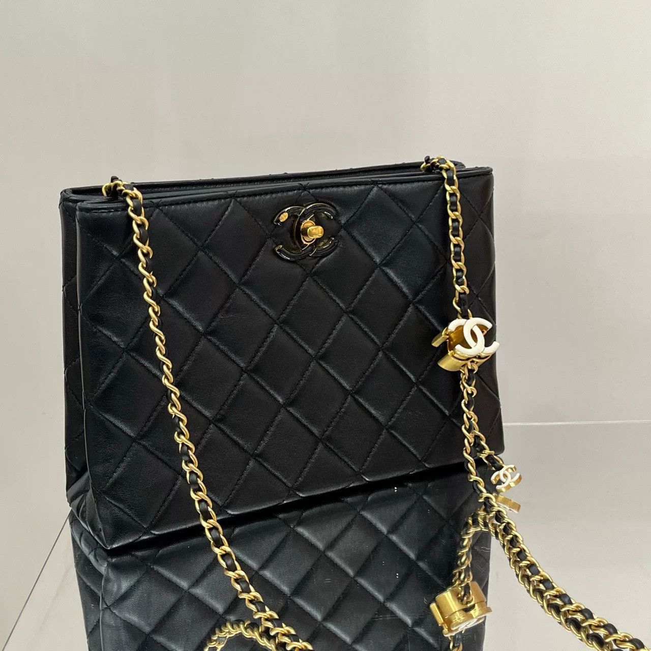Chanel Pre-loved Bag Very good condition Size ONE SIZE - 2 Thumbnail