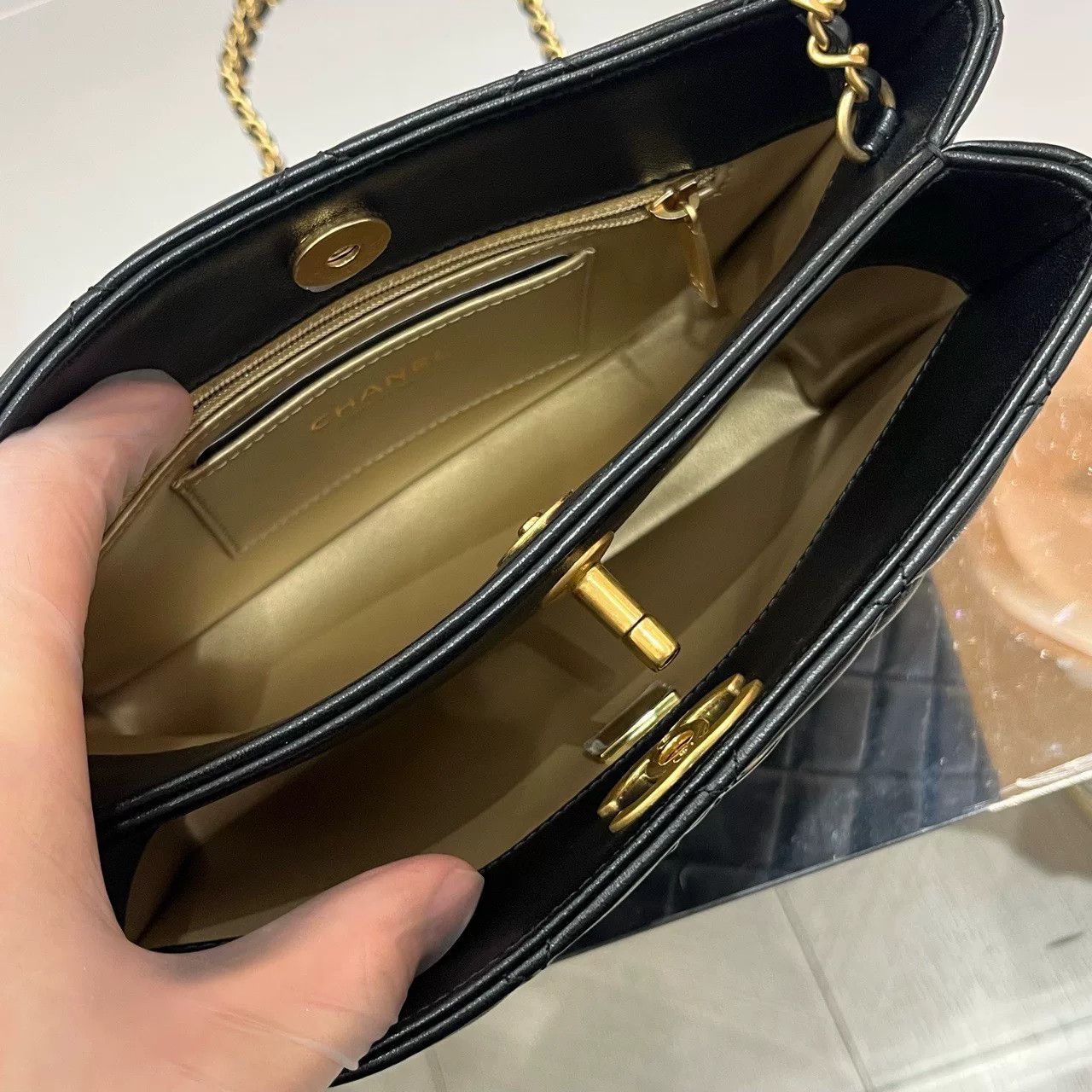 Chanel Pre-loved Bag Very good condition Size ONE SIZE - 7 Thumbnail