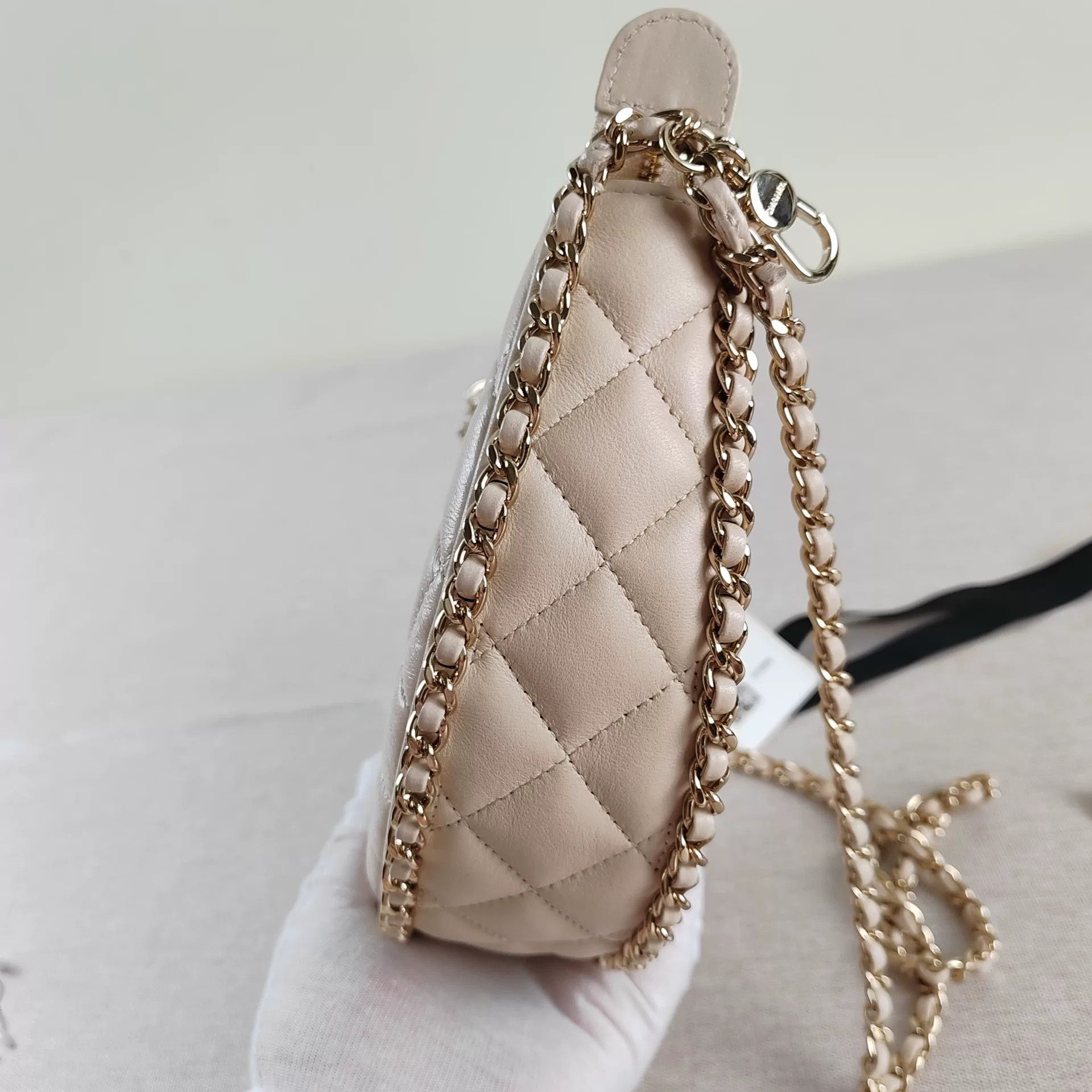Chanel Pre-loved Bag Very good condition Size ONE SIZE - 6 Thumbnail