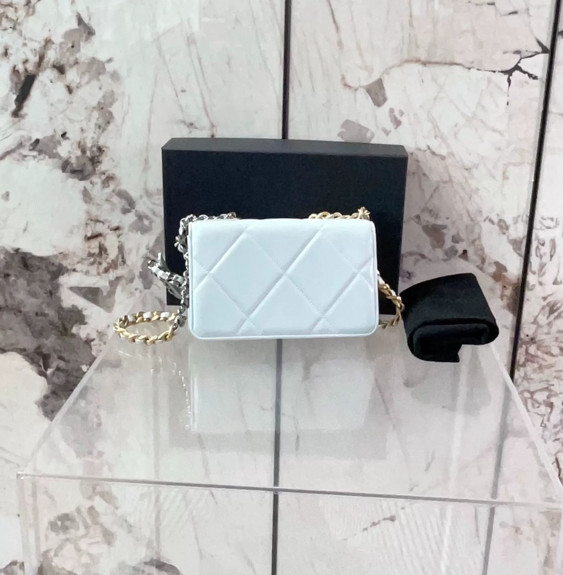 Chanel Pre-loved Bag Very good condition Size ONE SIZE - 2 Thumbnail