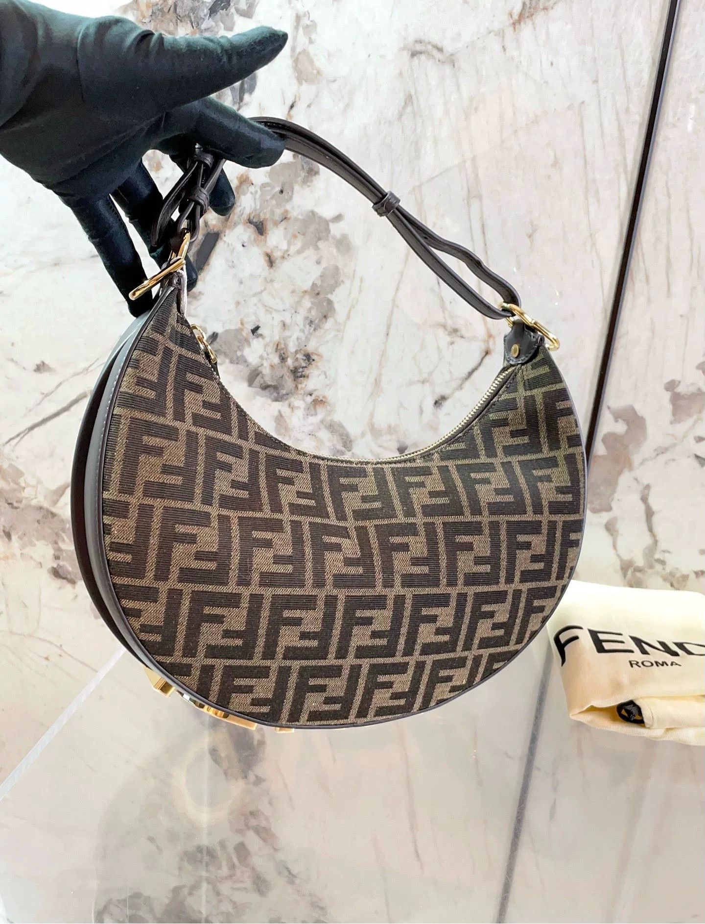Fendi Pre-loved Bag Very good condition Size ONE SIZE - 7 Thumbnail