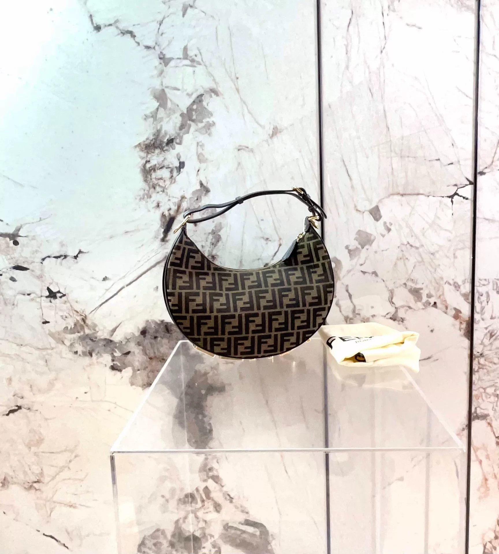 Fendi Pre-loved Bag Very good condition Size ONE SIZE - 2 Thumbnail