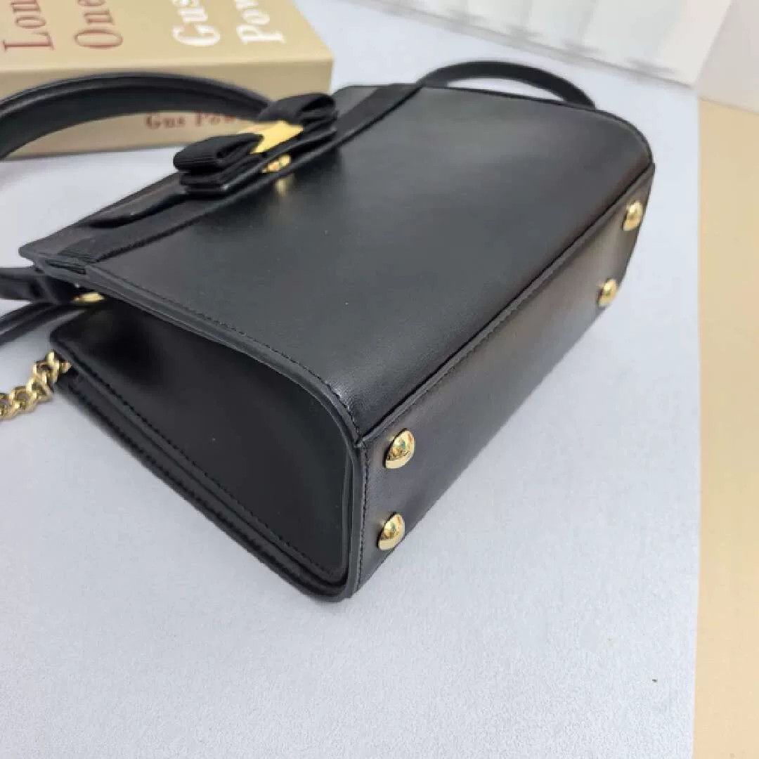 Salvatore Ferragamo Pre-loved Bag Very good condition Size ONE SIZE - 6 Thumbnail