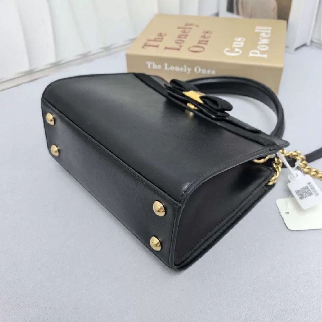 Salvatore Ferragamo Pre-loved Bag Very good condition Size ONE SIZE - 4 Thumbnail