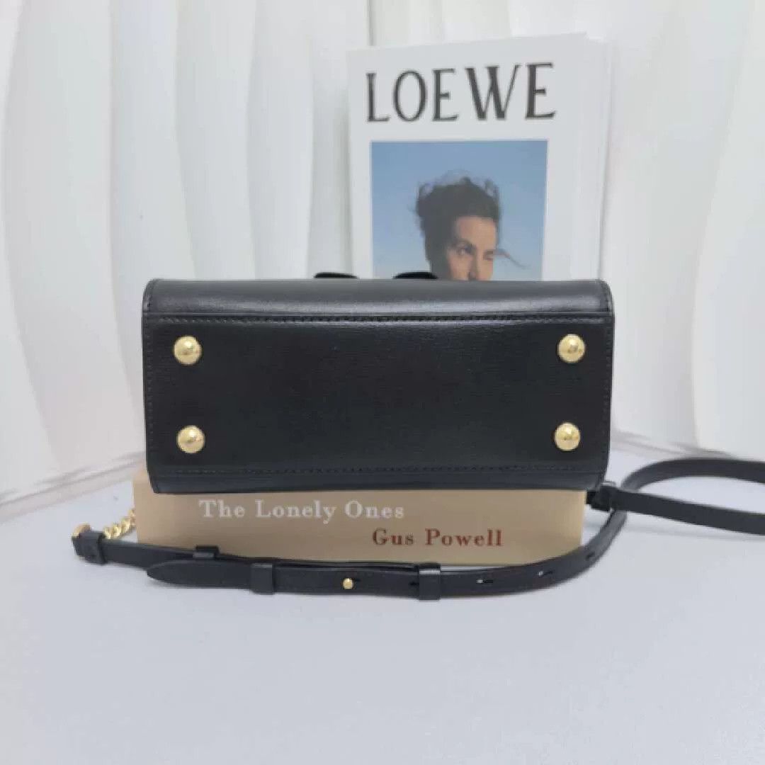 Salvatore Ferragamo Pre-loved Bag Very good condition Size ONE SIZE - 7 Thumbnail