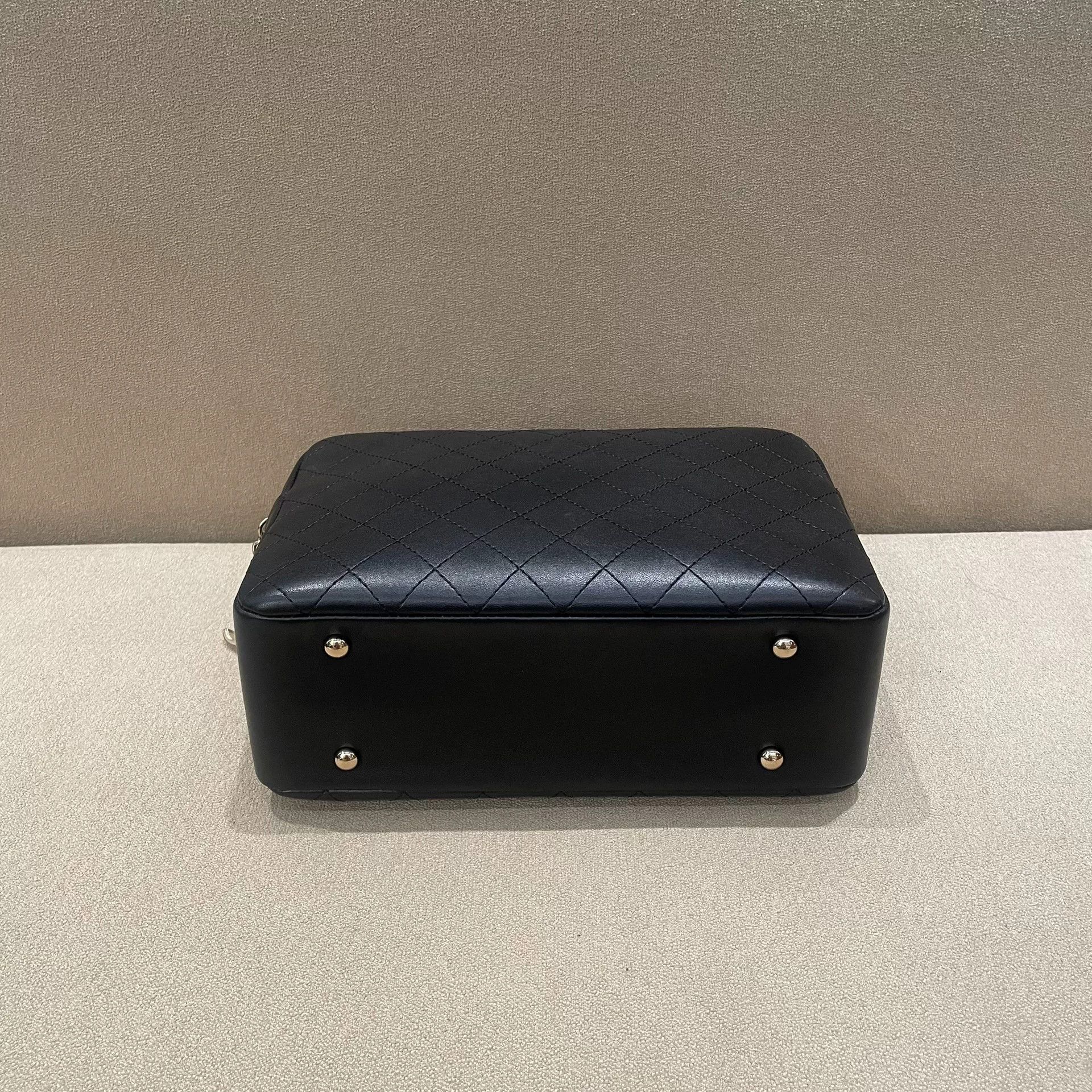 Chanel Pre-loved Bag Very good condition Size ONE SIZE - 5 Thumbnail