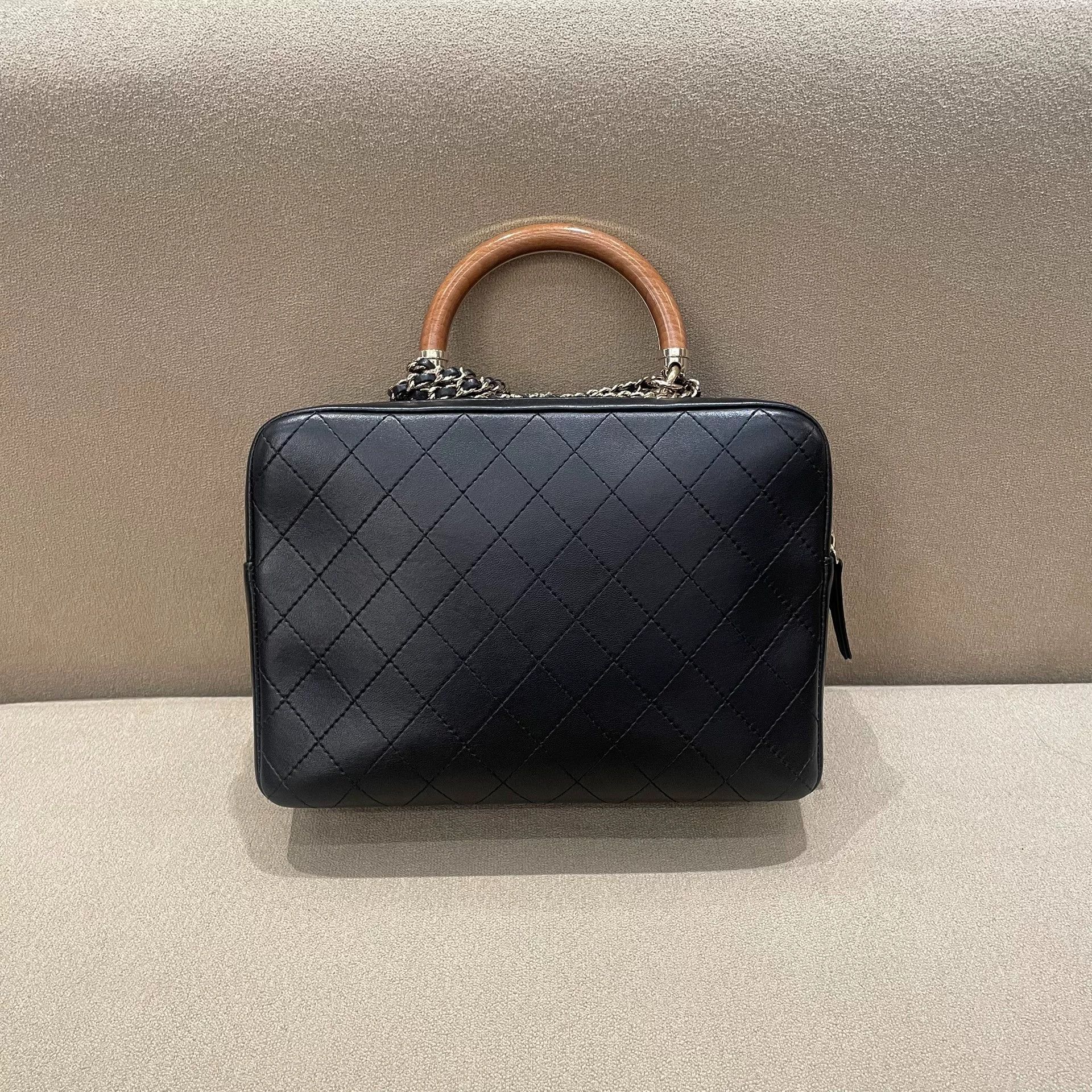 Chanel Pre-loved Bag Very good condition Size ONE SIZE - 2 Thumbnail