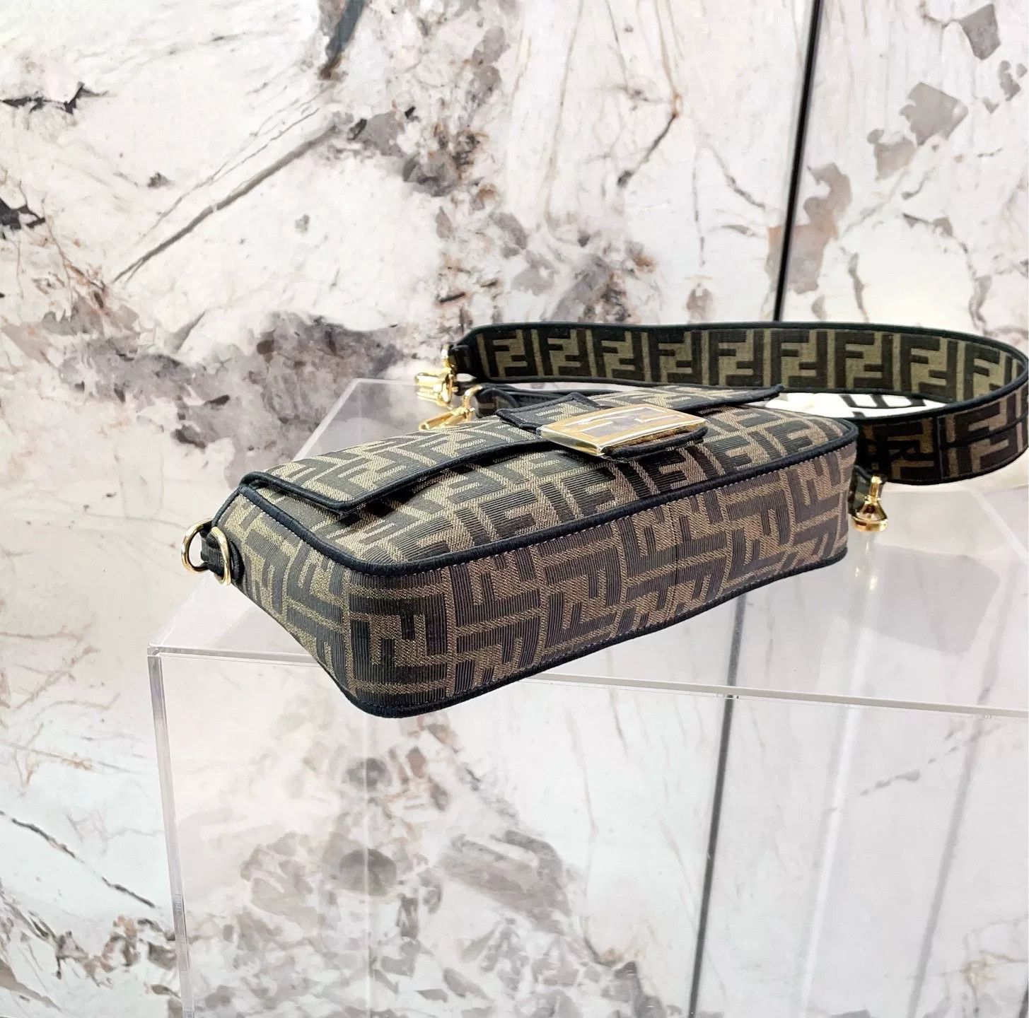 Fendi Pre-loved Bag Very good condition Size ONE SIZE - 5 Thumbnail