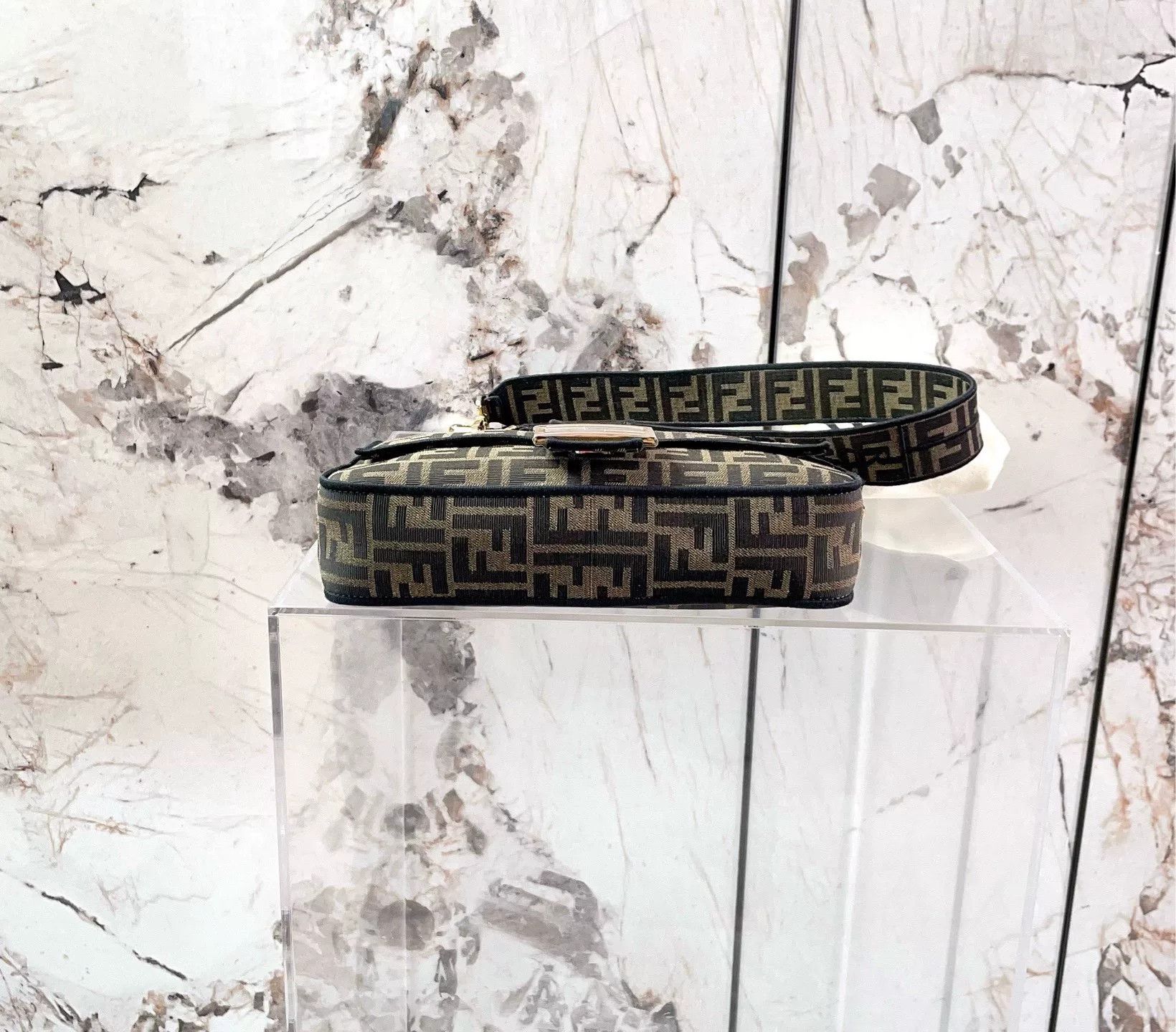 Fendi Pre-loved Bag Very good condition Size ONE SIZE - 4 Thumbnail
