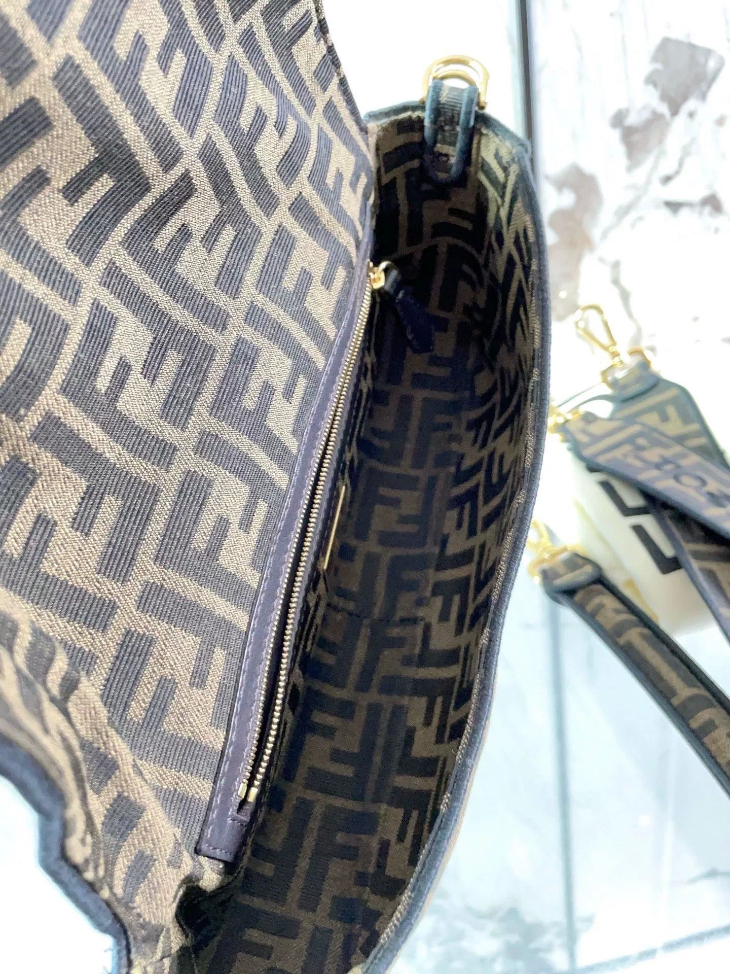 Fendi Pre-loved Bag Very good condition Size ONE SIZE - 9 Thumbnail