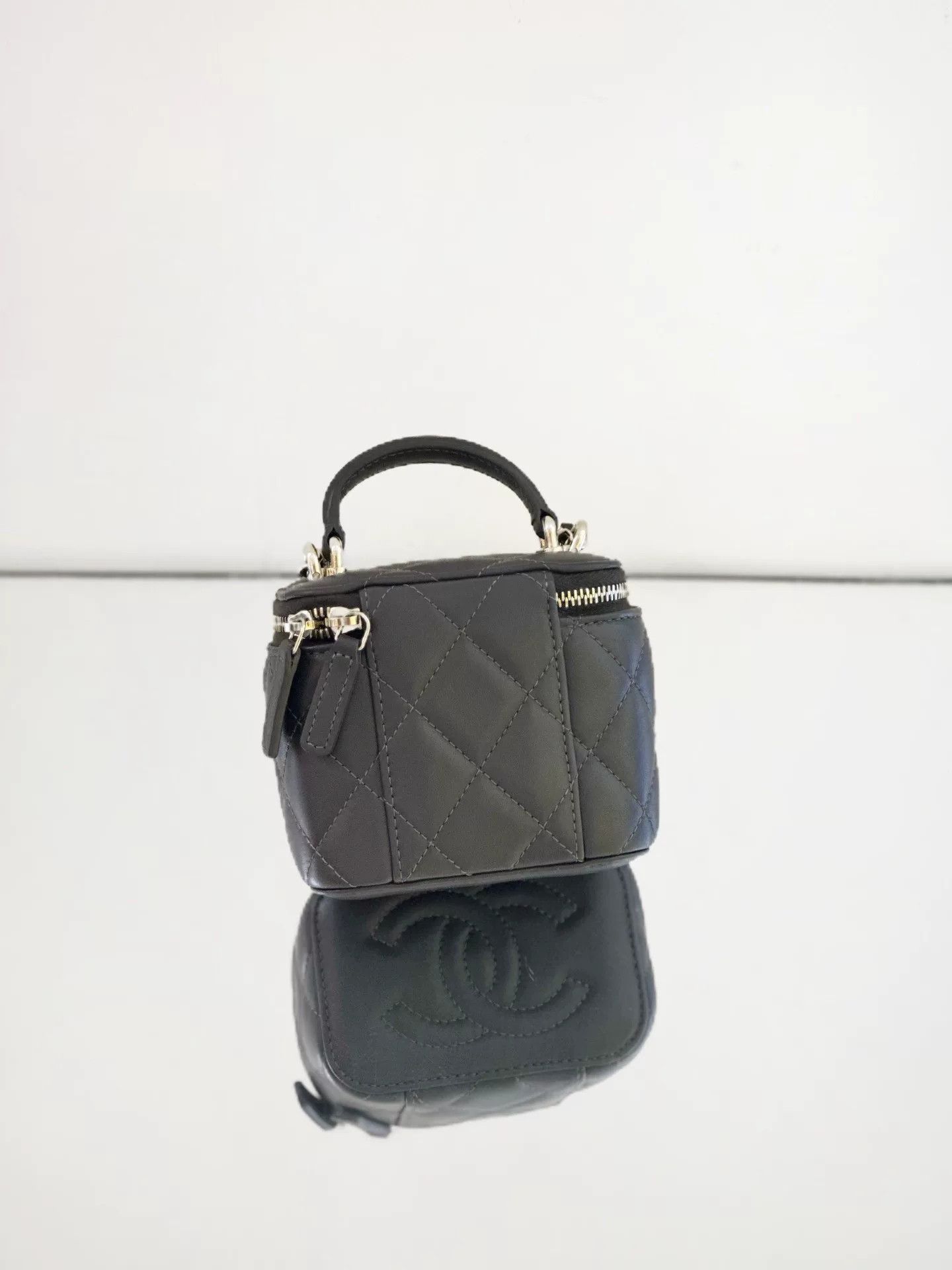 Chanel Pre-loved Bag Very good condition Size ONE SIZE - 4 Thumbnail