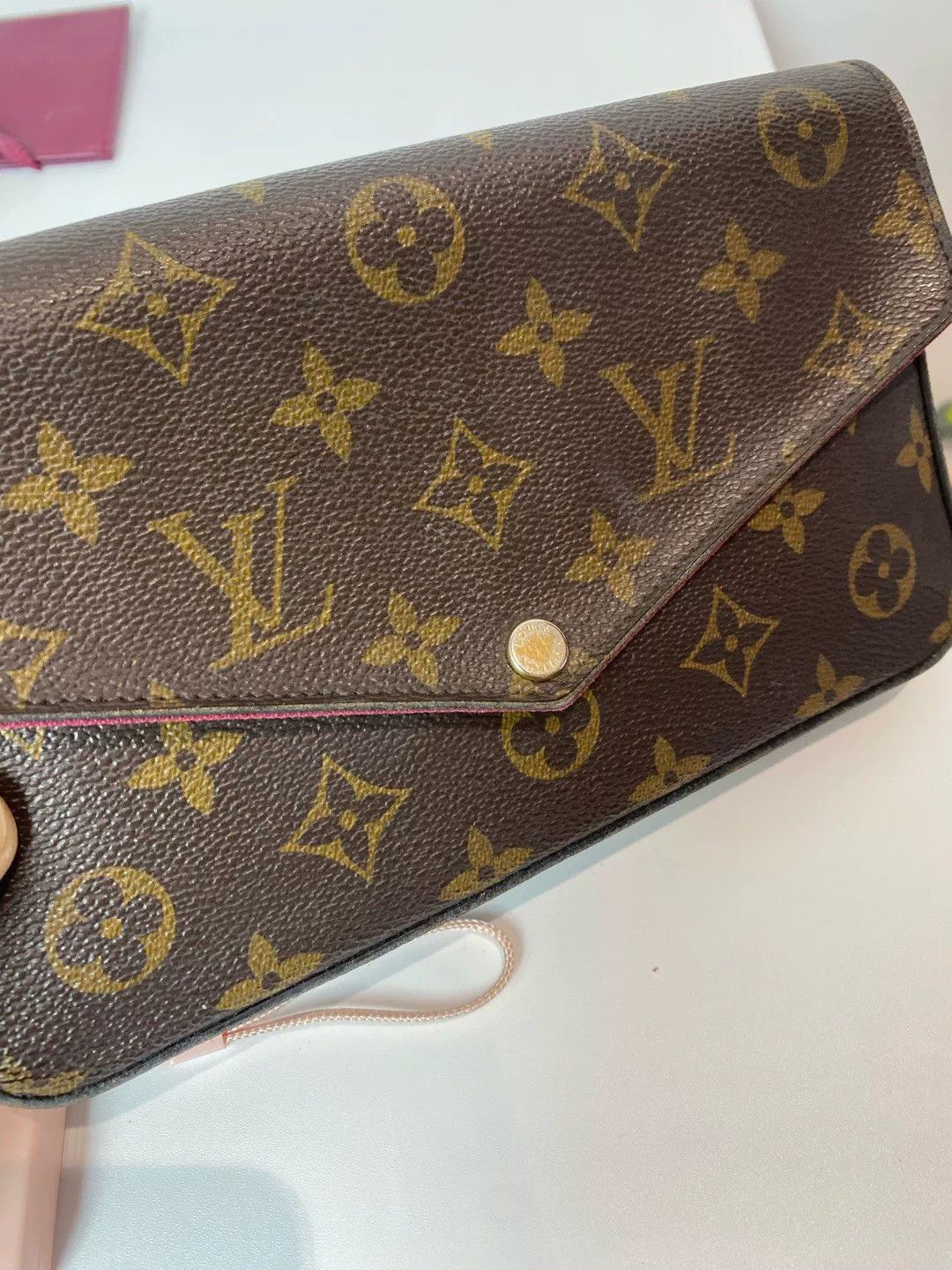 Louis Vuitton Pre-loved Bag Very good condition Size ONE SIZE - 5 Thumbnail