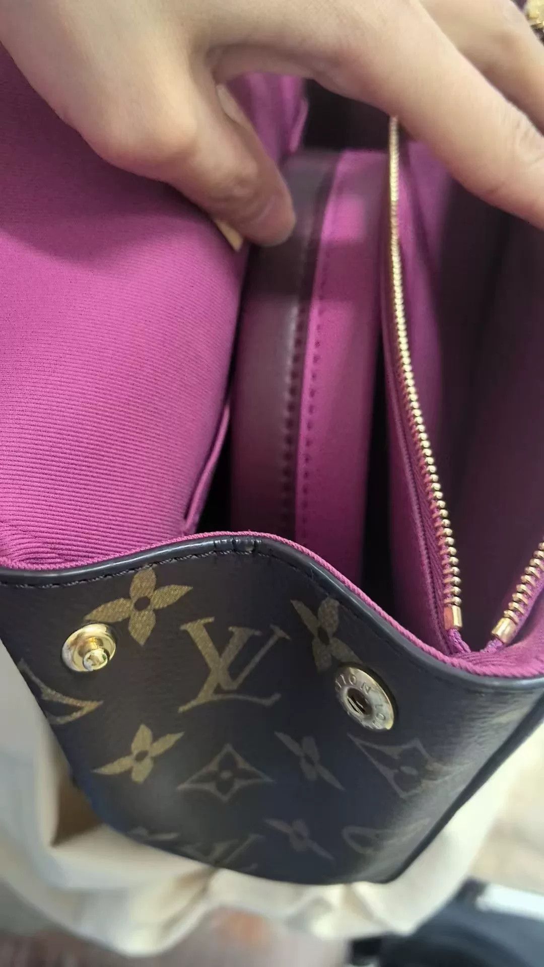 Louis Vuitton Pre-loved Bag Very good condition Size ONE SIZE - 5 Thumbnail