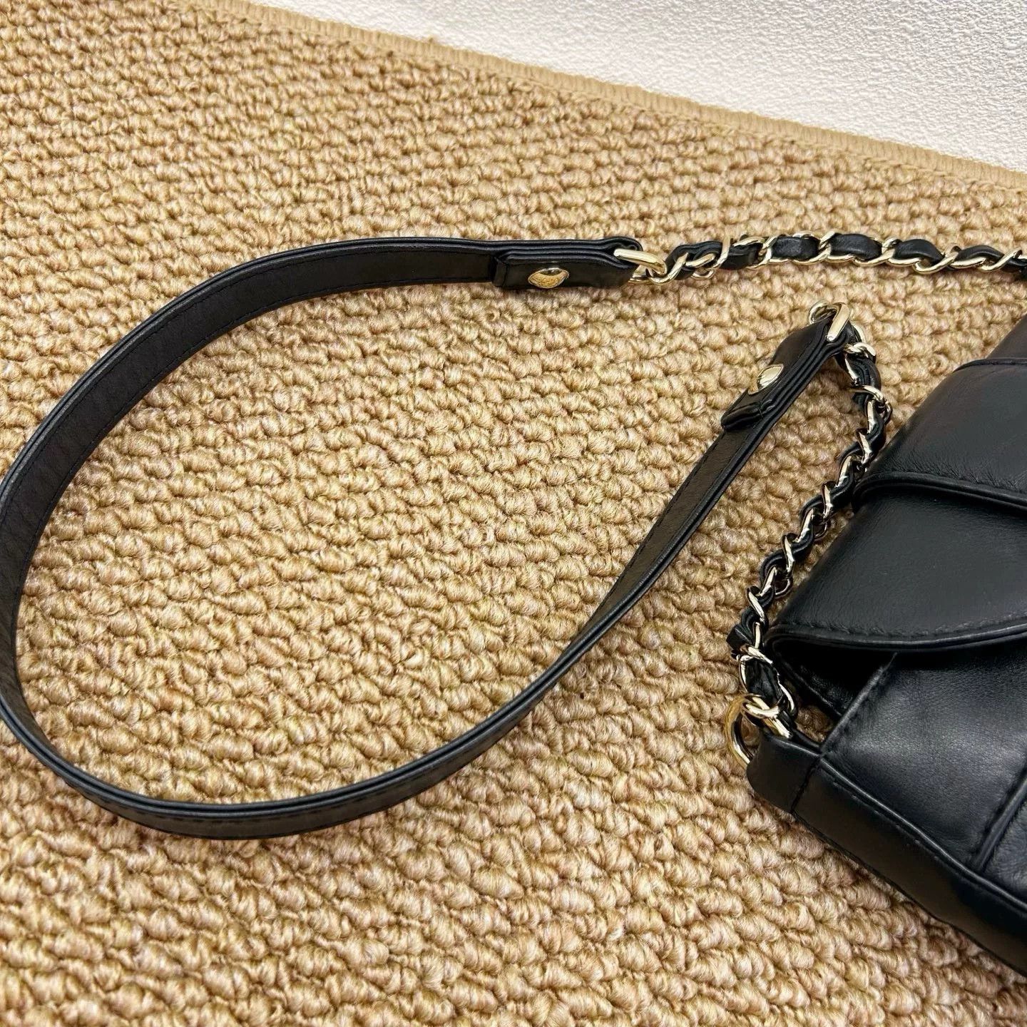 Chanel Pre-loved Bag Very good condition Size ONE SIZE - 6 Thumbnail