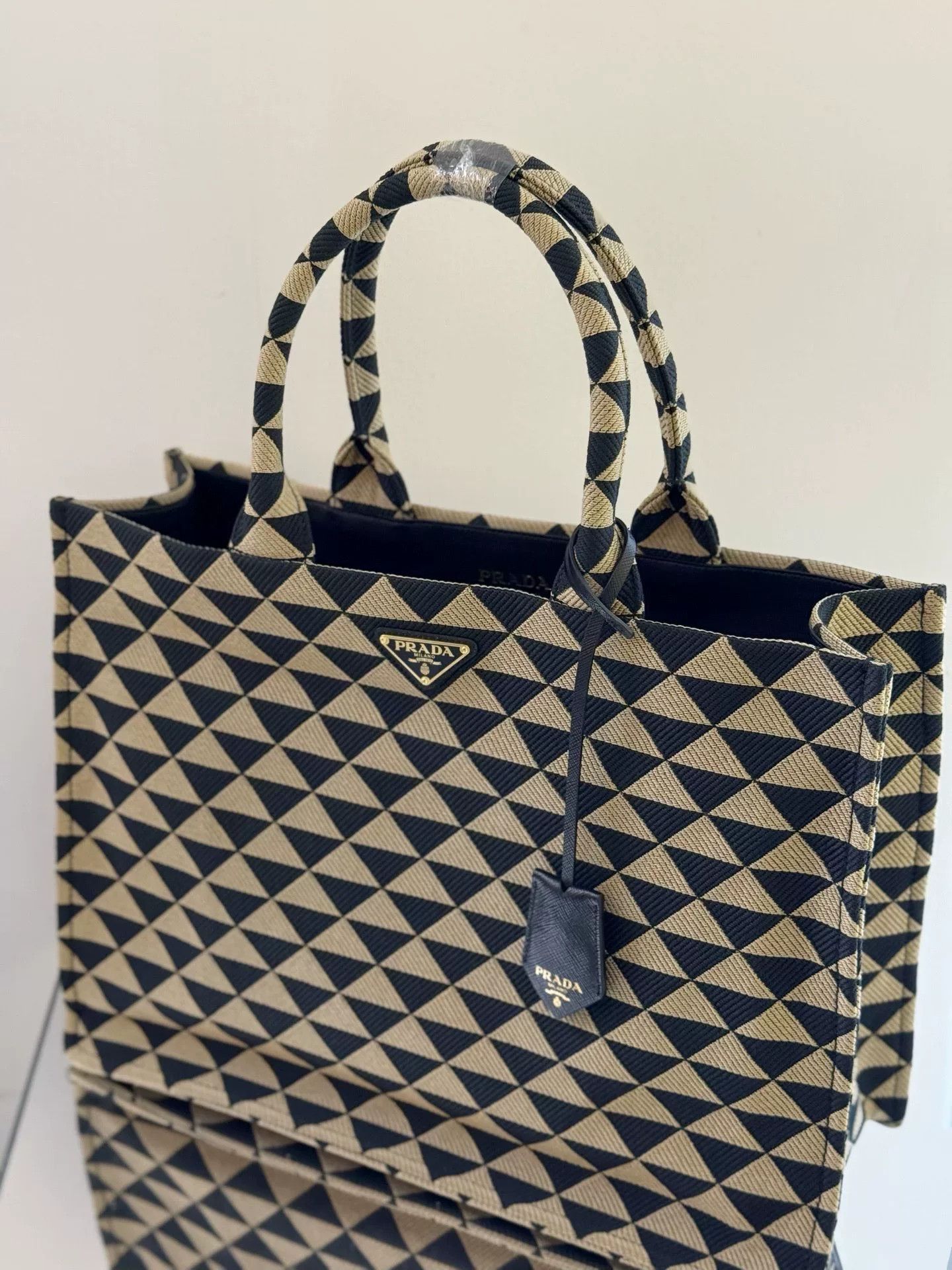 Prada Pre-loved Bag Very good condition Size ONE SIZE - 4 Thumbnail