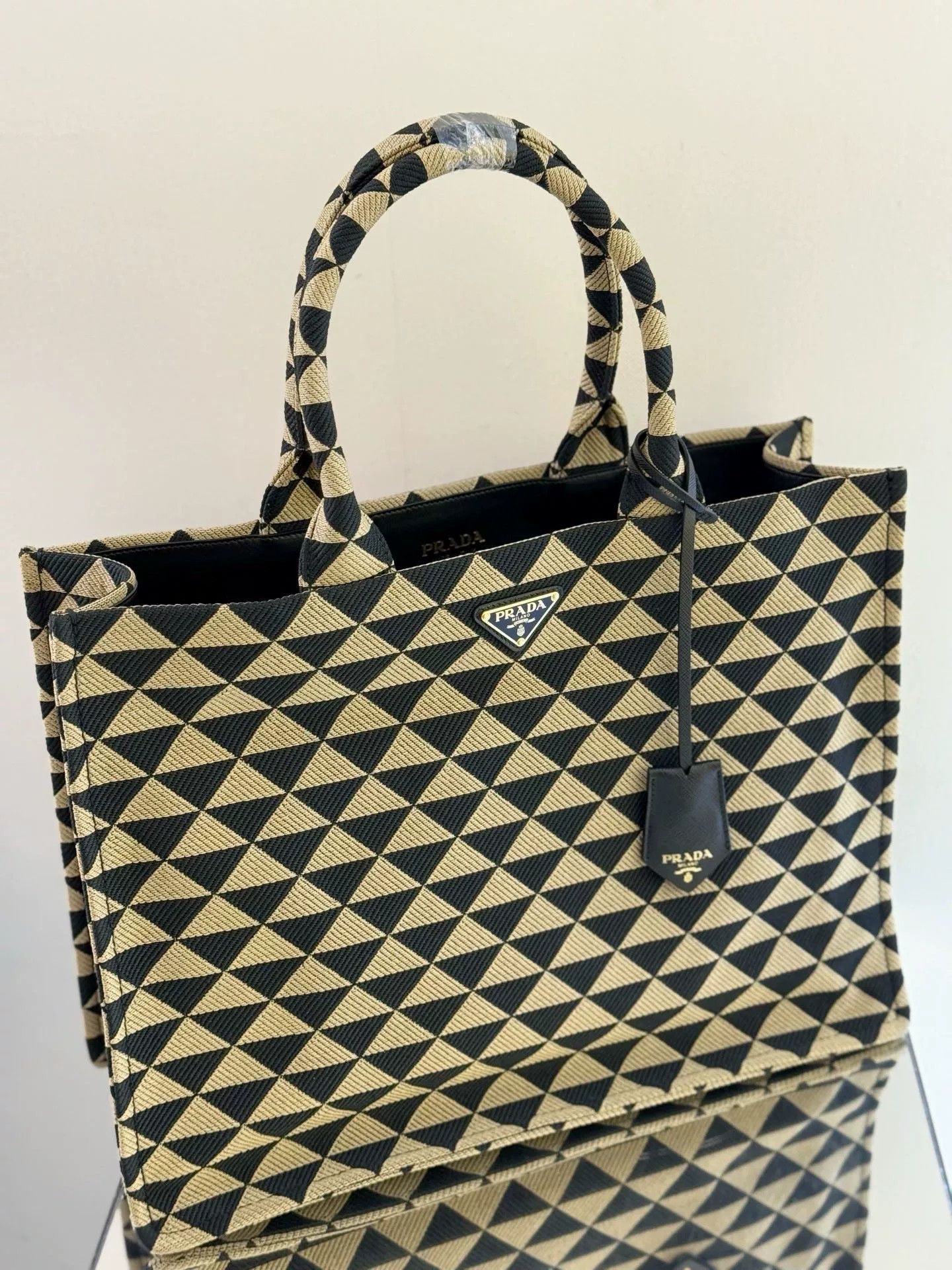 Prada Pre-loved Bag Very good condition Size ONE SIZE - 3 Thumbnail