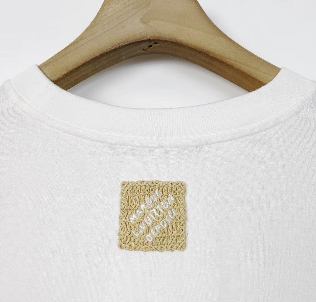 Louis Vuitton White Short Sleeve Embroidered T-Shirt Size US L / EU 52-54 / 3 - 7 Thumbnail