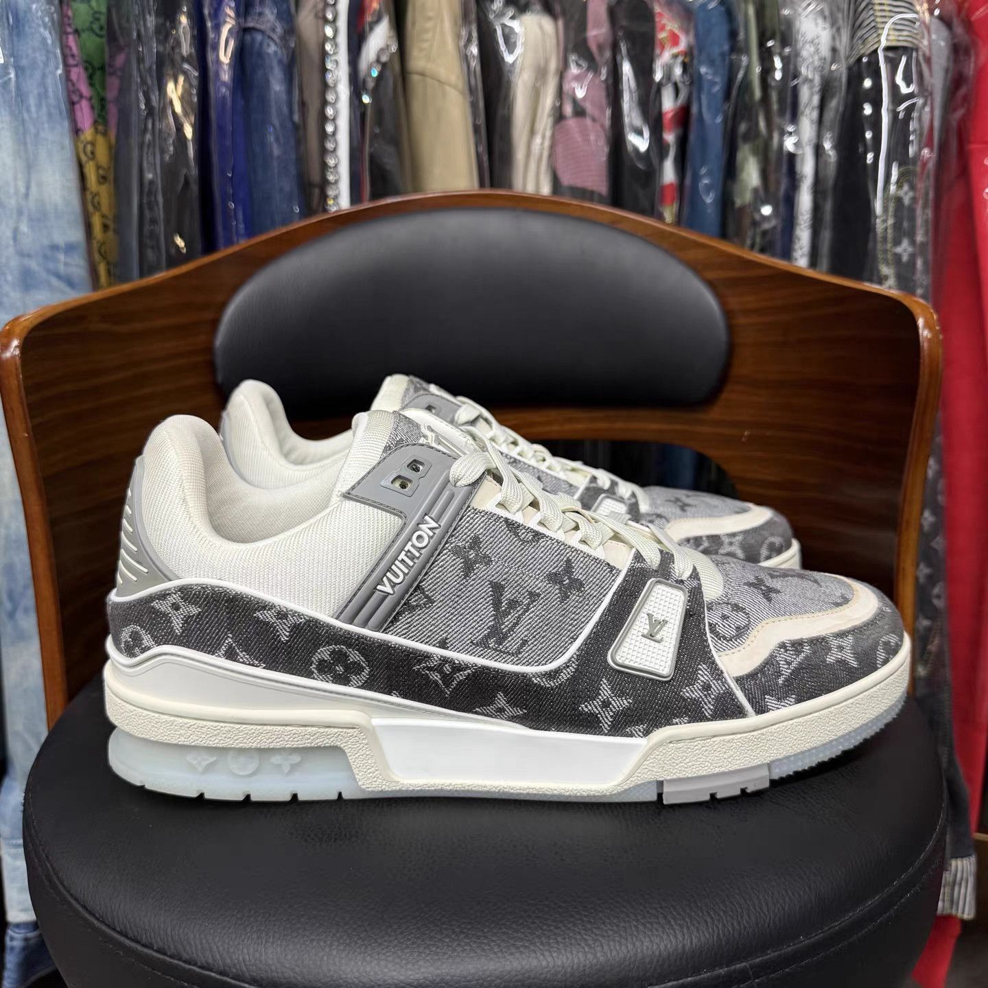 Louis Vuitton Gray Low-Top Sneakers Size 10 Size US 10 / EU 43 - 4 Thumbnail
