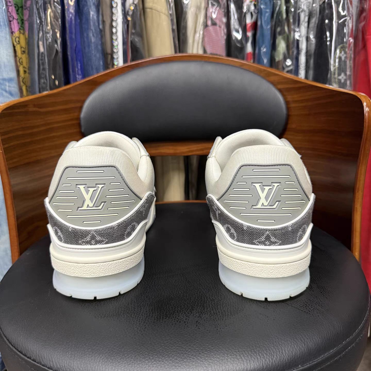Louis Vuitton Gray Low-Top Sneakers Size 10 Size US 10 / EU 43 - 3 Thumbnail