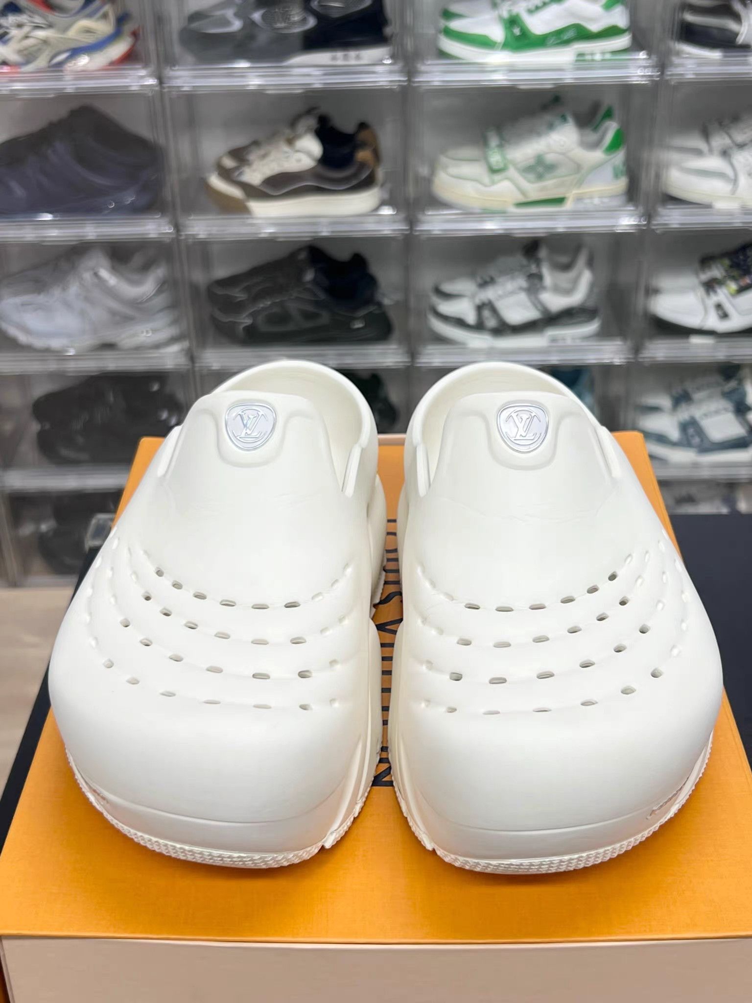Louis Vuitton White Slip-On Shoes Size 8 Size US 8 / EU 41 - 3 Thumbnail