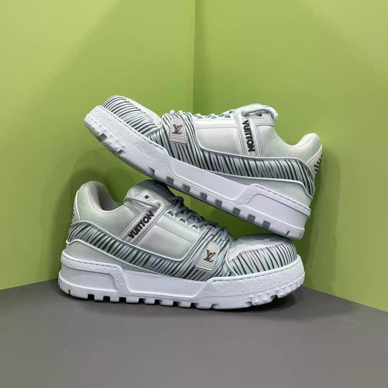 Louis Vuitton Blue Low-Top Sneakers Size 8 Size US 8 / EU 41 - 6 Thumbnail