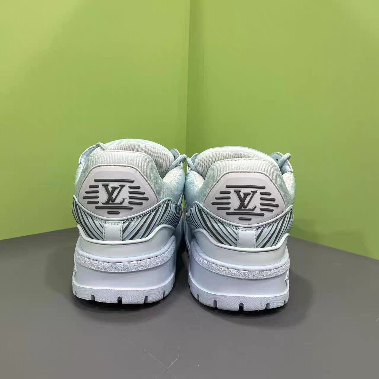 Louis Vuitton Blue Low-Top Sneakers Size 8 Size US 8 / EU 41 - 8 Thumbnail