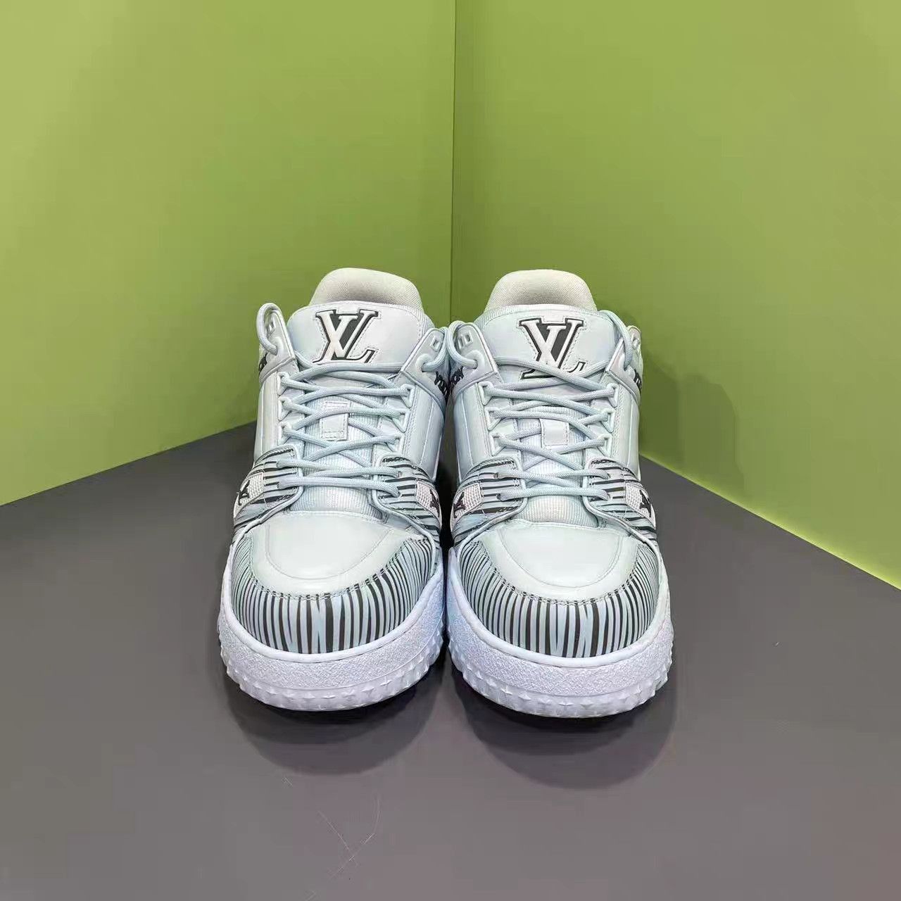 Louis Vuitton Blue Low-Top Sneakers Size 8 Size US 8 / EU 41 - 4 Thumbnail