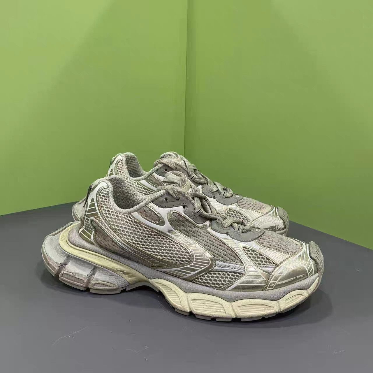 Balenciaga Gray Low-Top Sneakers Size 10 Size US 10 / EU 43 - 4 Thumbnail