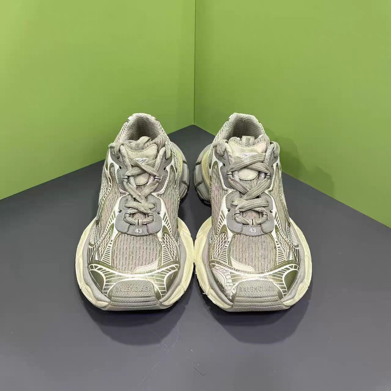 Balenciaga Gray Low-Top Sneakers Size 10 Size US 10 / EU 43 - 2 Thumbnail