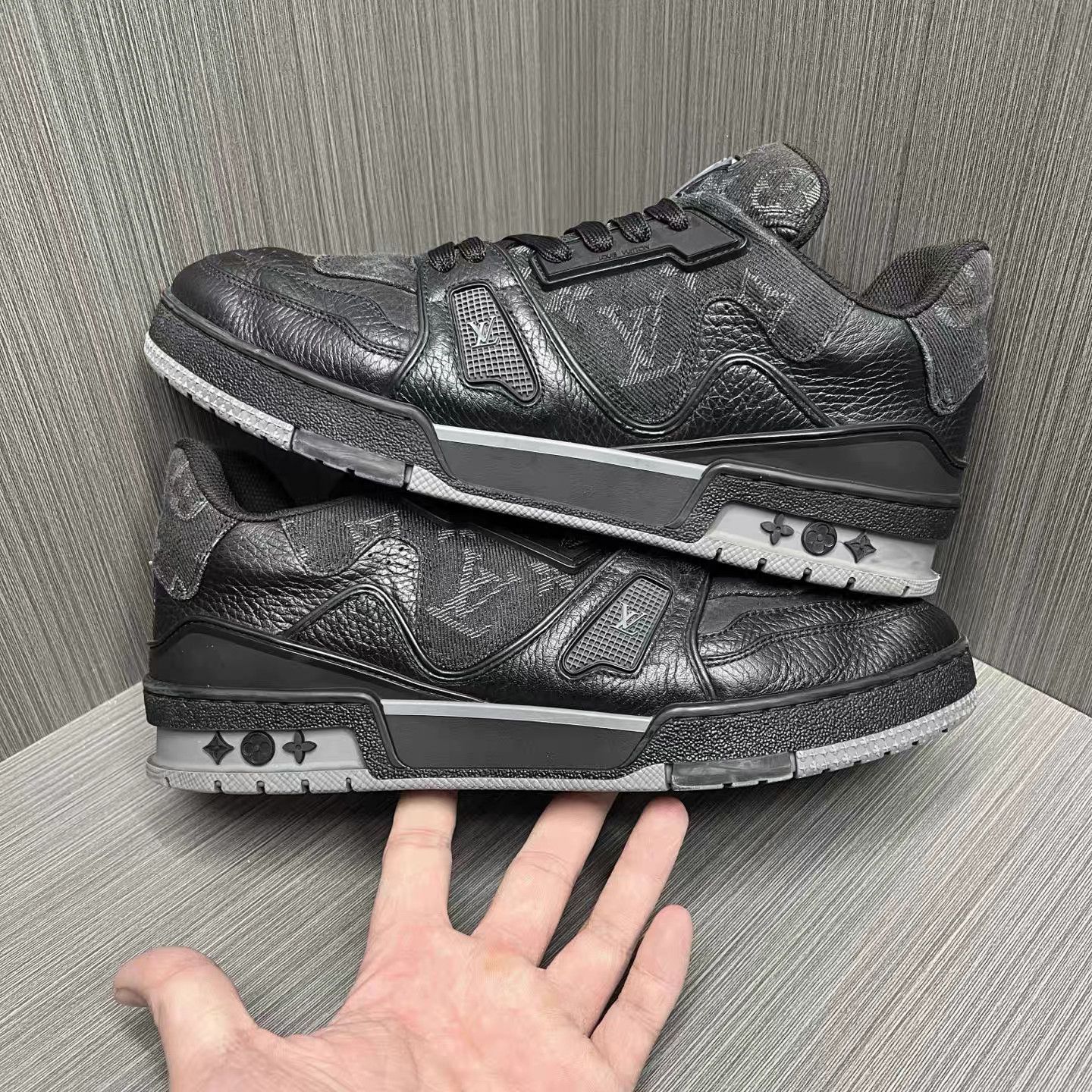 Louis Vuitton Black Hitop Sneakers with Textured Pattern Size US 7 / EU 40 - 5 Thumbnail