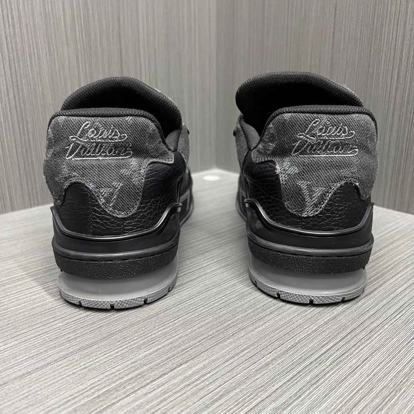 Louis Vuitton Black Hitop Sneakers with Textured Pattern Size US 7 / EU 40 - 3 Thumbnail