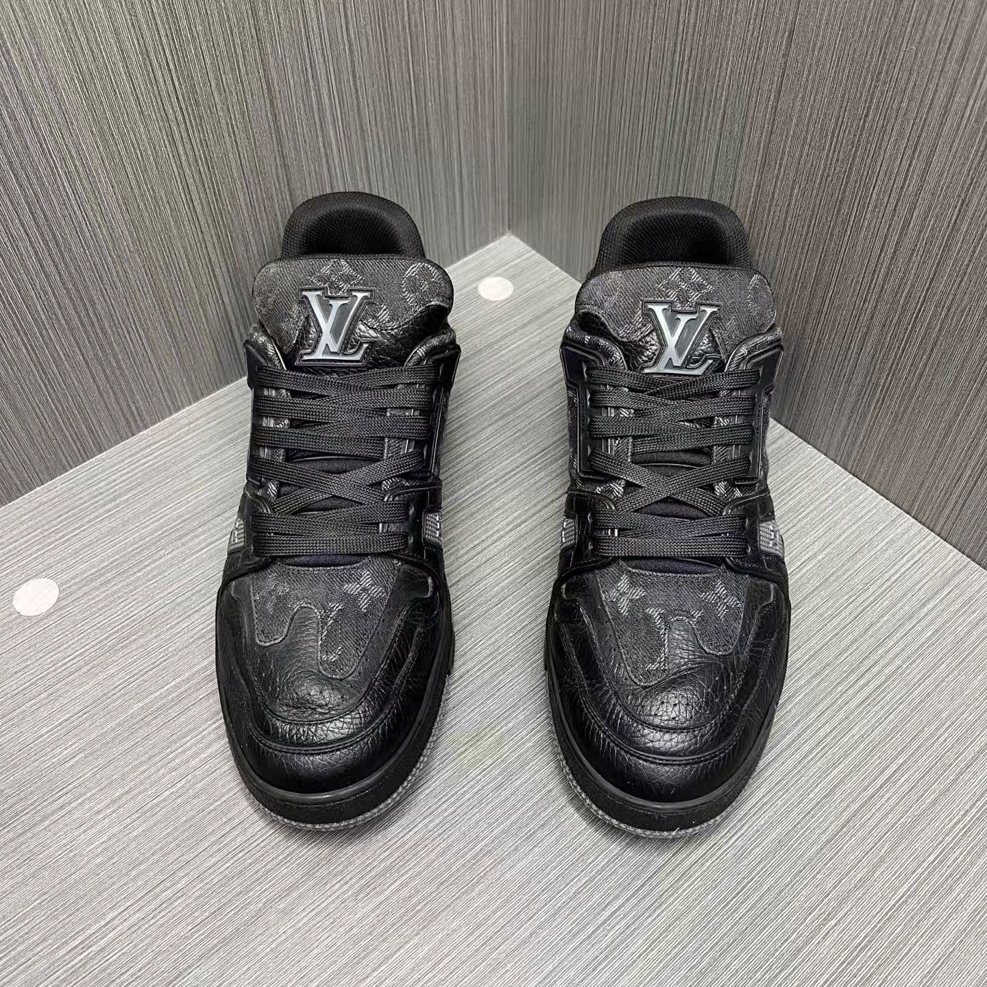 Louis Vuitton Black Hitop Sneakers with Textured Pattern Size US 7 / EU 40 - 2 Thumbnail