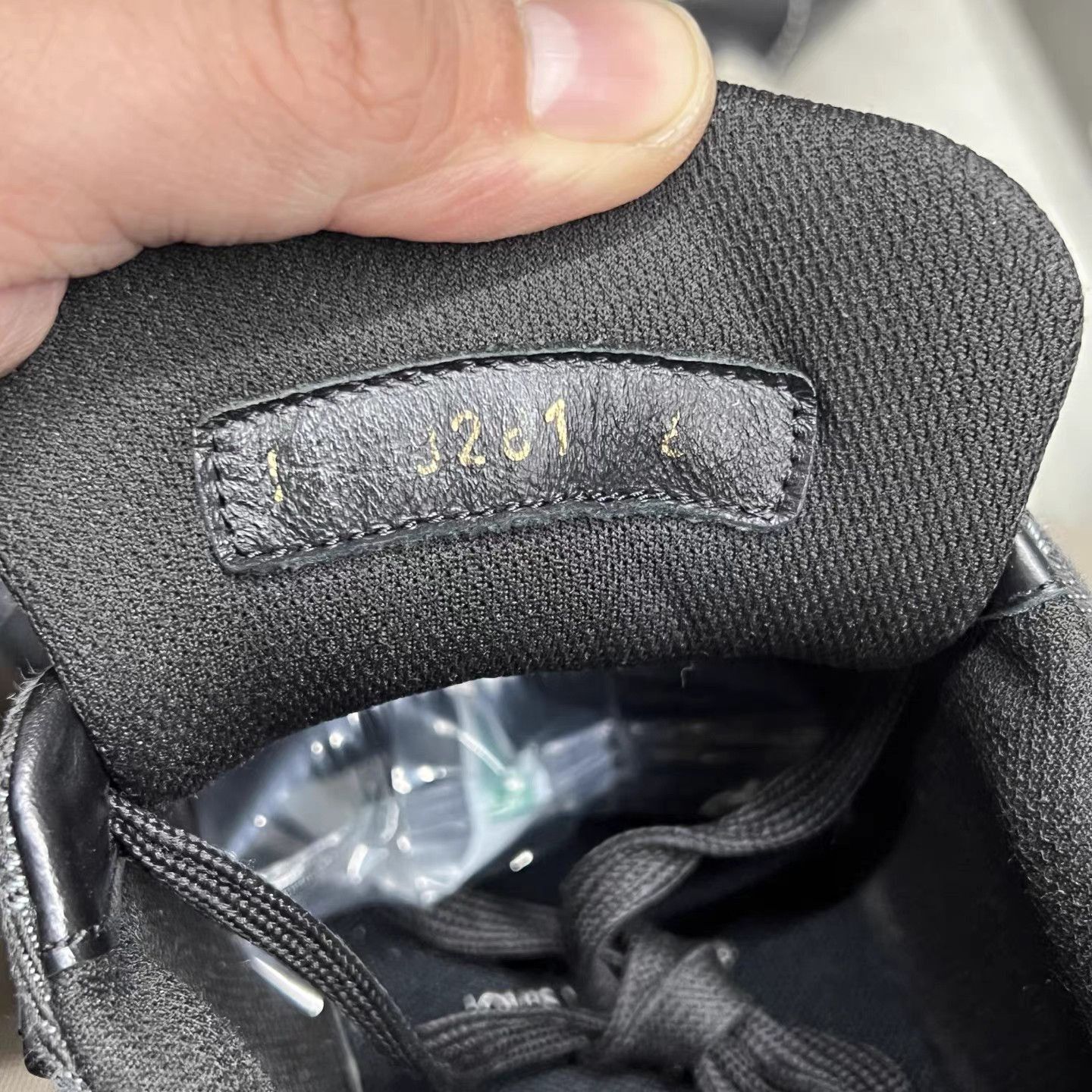 Louis Vuitton Black Hitop Sneakers with Textured Pattern Size US 7 / EU 40 - 7 Thumbnail
