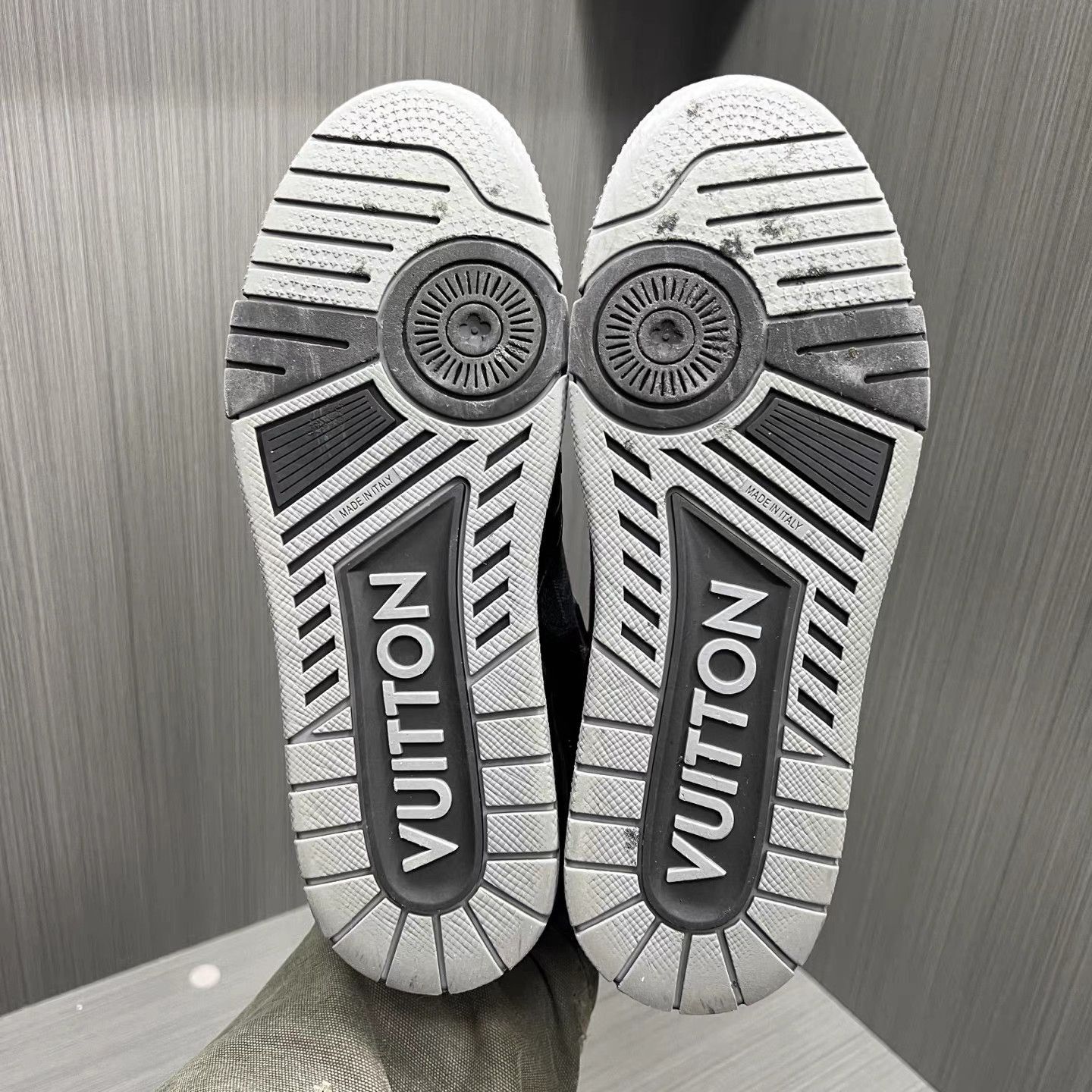 Louis Vuitton Black Hitop Sneakers with Textured Pattern Size US 7 / EU 40 - 6 Thumbnail