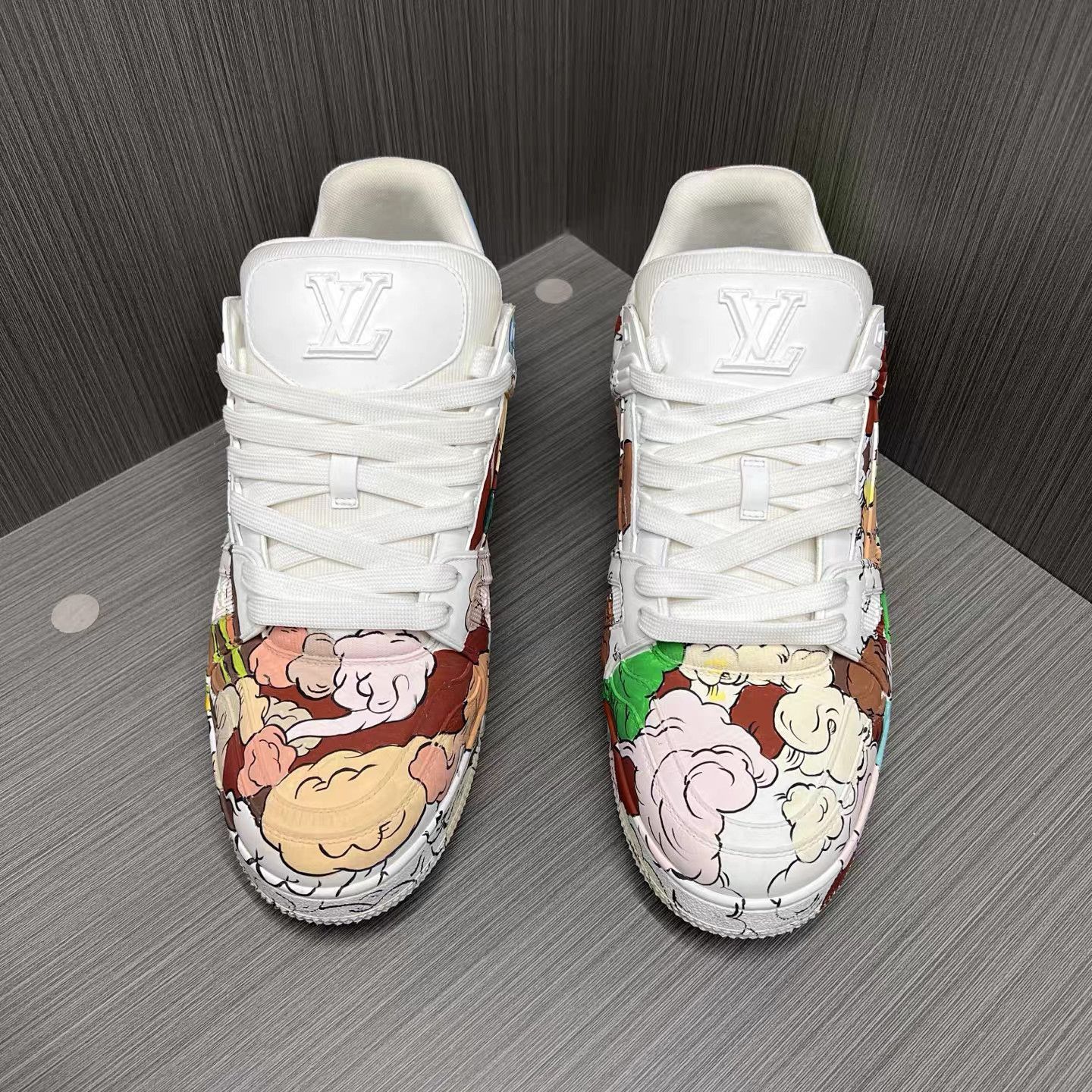 Louis Vuitton White Low-Top Sneakers with Colorful Cartoon Graphics Size US 11 / EU 44 - 2 Thumbnail