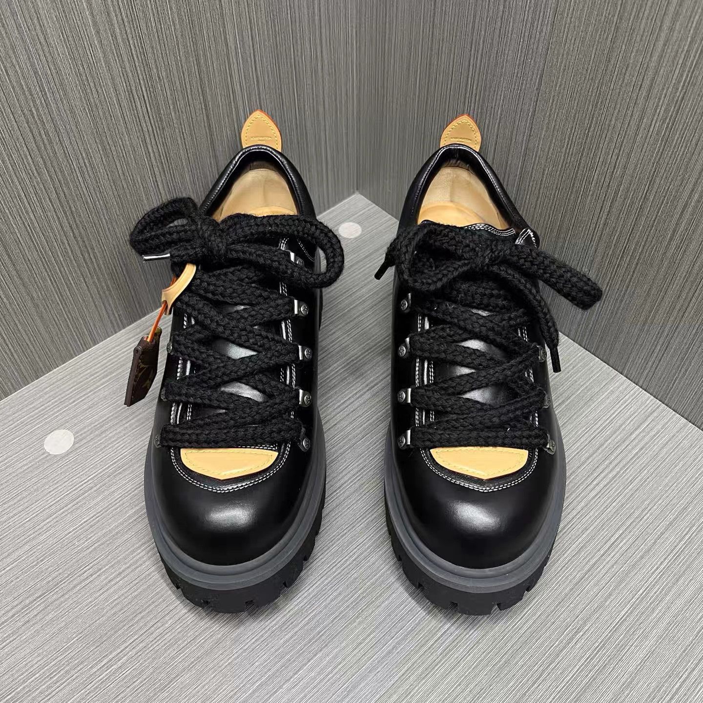Louis Vuitton Black Leather Low-Top Sneakers Size 9 Size US 9 / EU 42 - 2 Thumbnail
