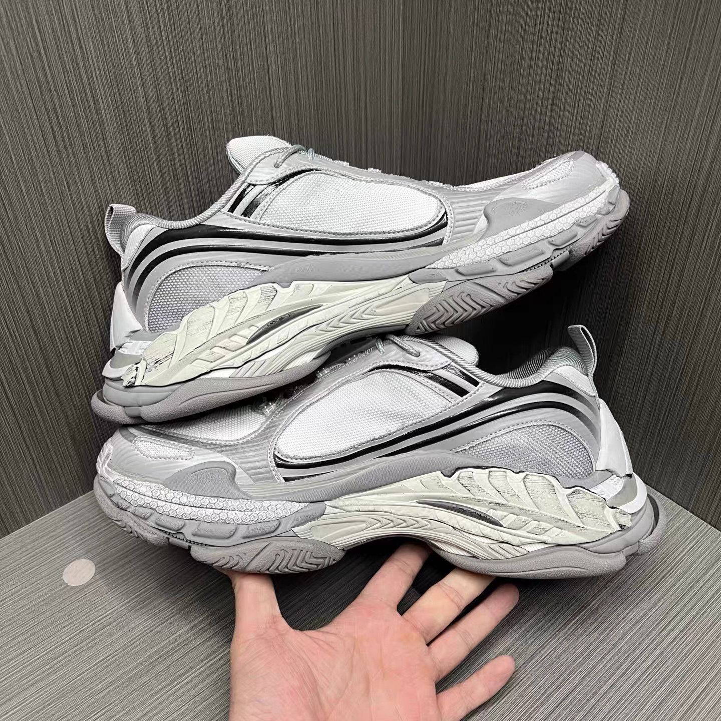 Balenciaga Gray Low-Top Sneakers Size 10 Size US 10 / EU 43 - 4 Thumbnail
