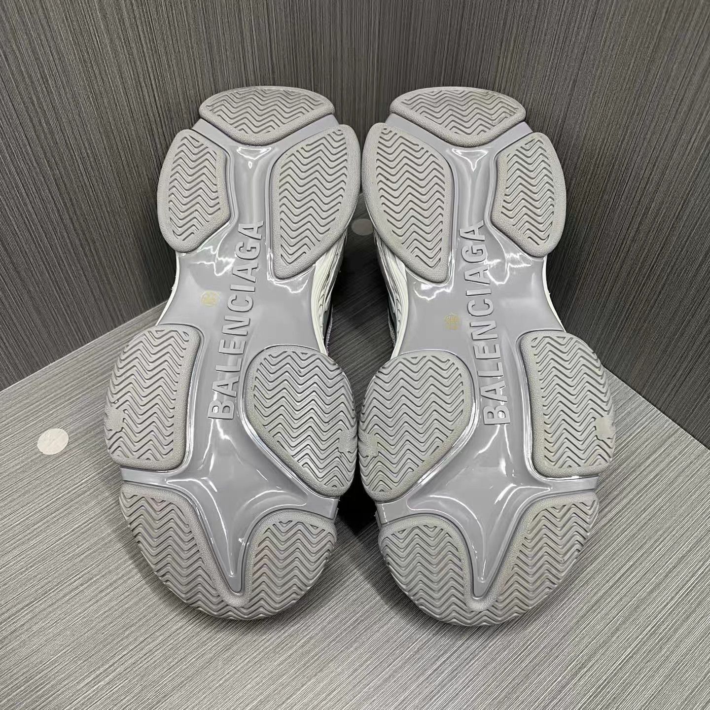 Balenciaga Gray Low-Top Sneakers Size 10 Size US 10 / EU 43 - 6 Thumbnail