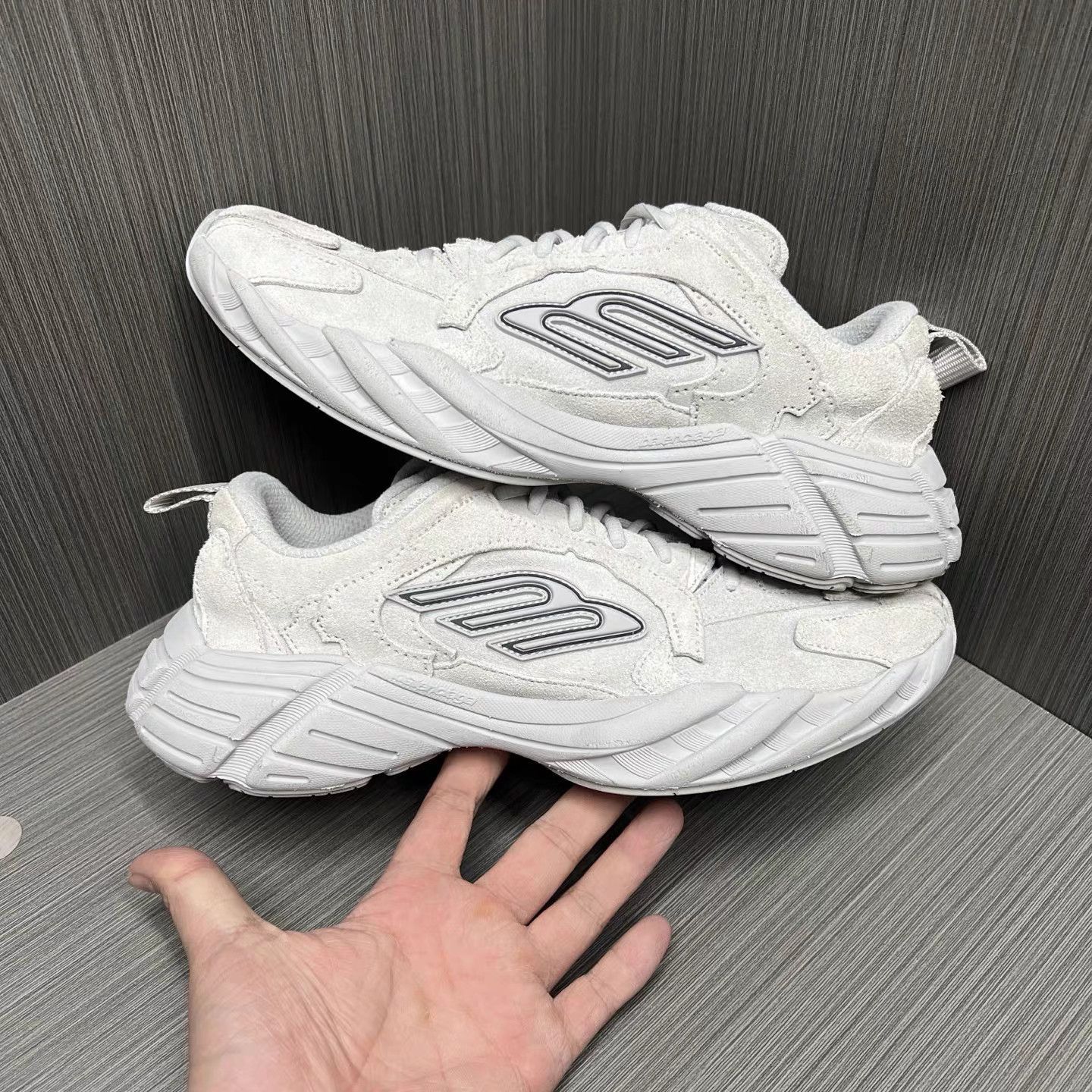 Balenciaga White Chunky Low-Top Sneakers Size 6 Size US 6 / EU 39 - 5 Thumbnail