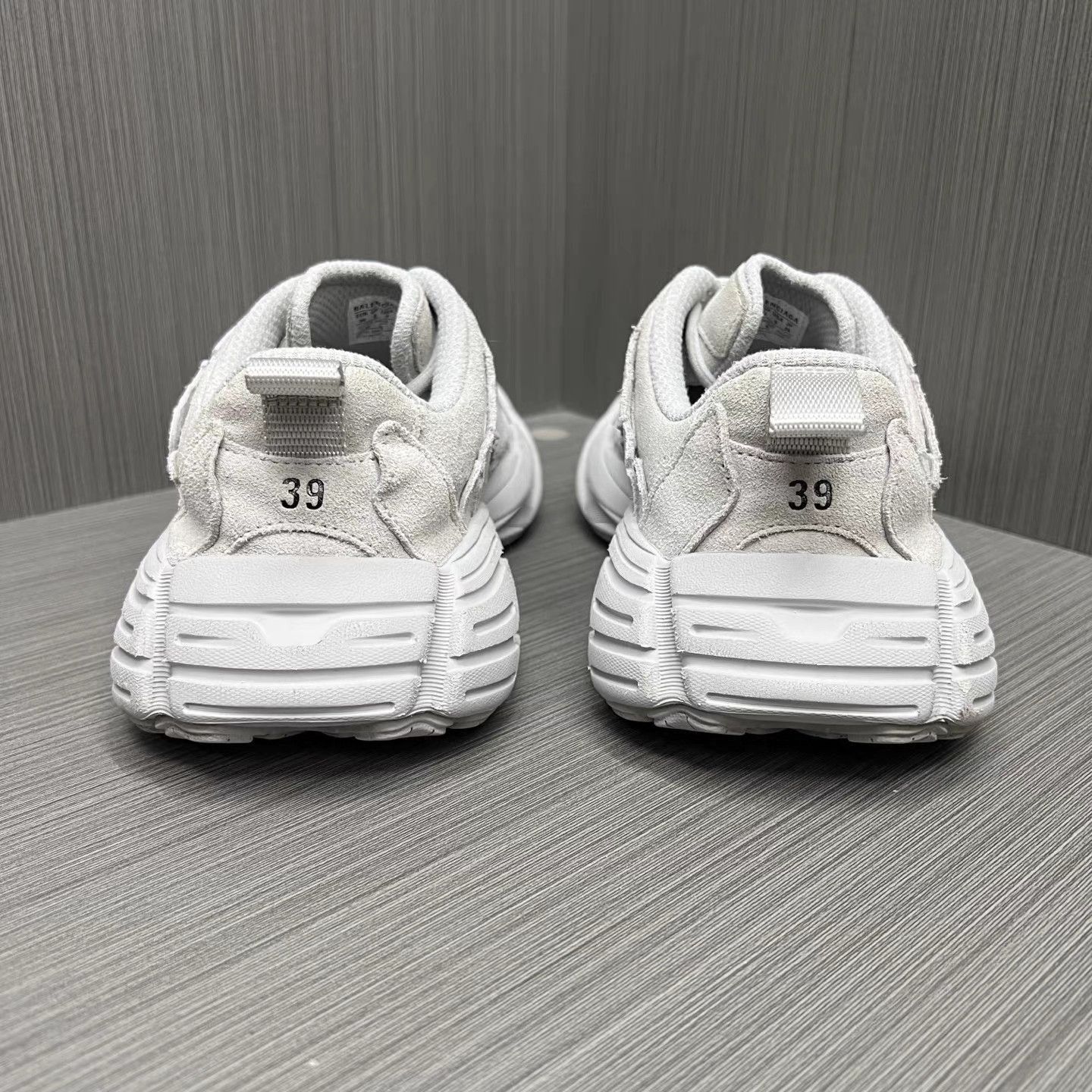 Balenciaga White Chunky Low-Top Sneakers Size 6 Size US 6 / EU 39 - 3 Thumbnail