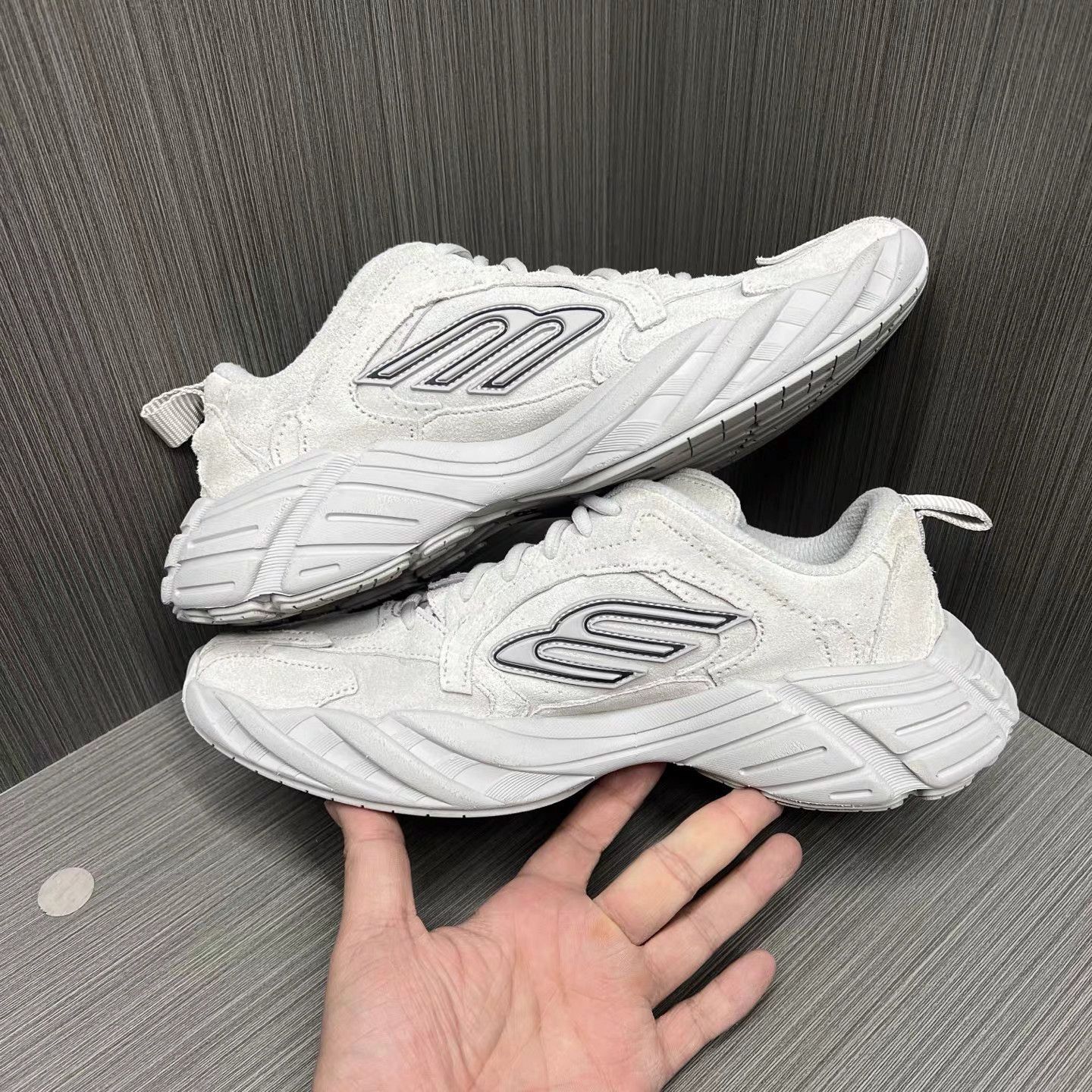 Balenciaga White Chunky Low-Top Sneakers Size 6 Size US 6 / EU 39 - 4 Thumbnail