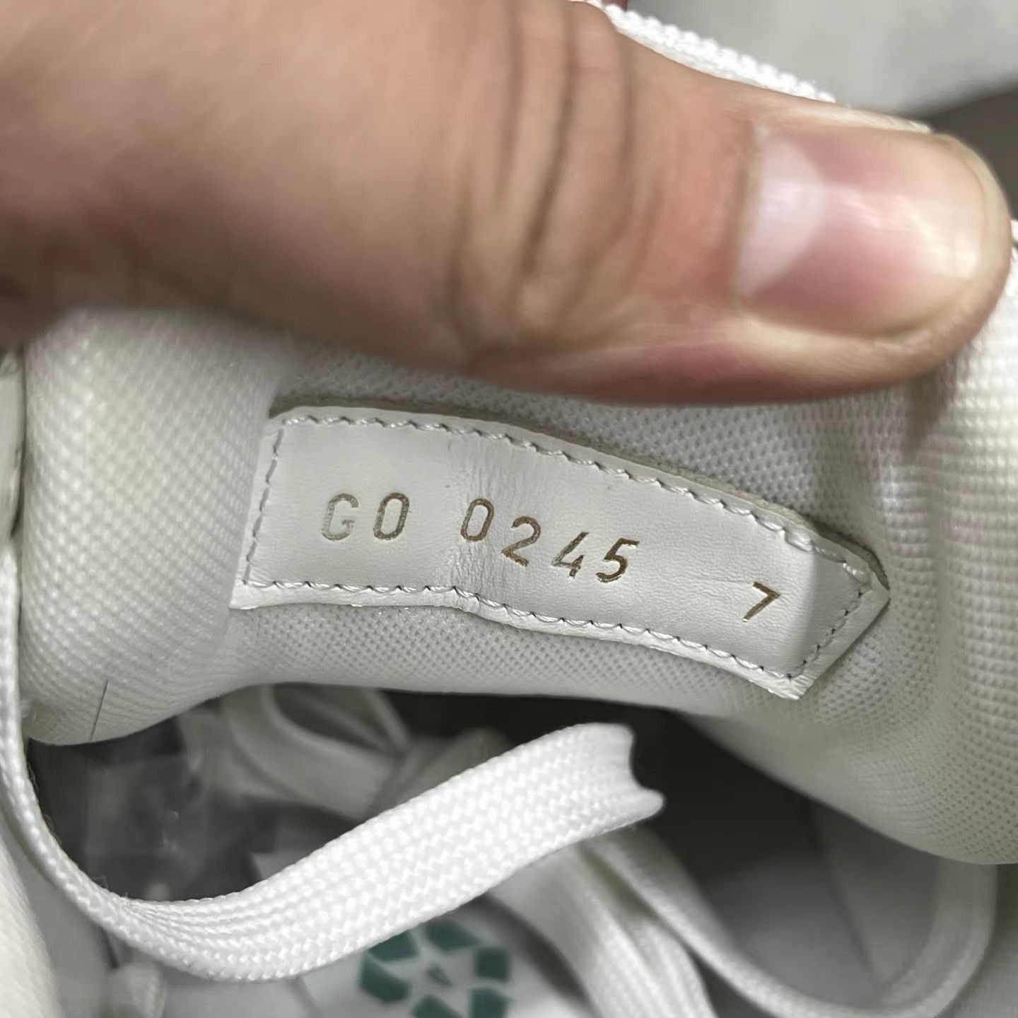 Louis Vuitton White Low-Top Sneakers Size US 8 / EU 41 - 7 Thumbnail