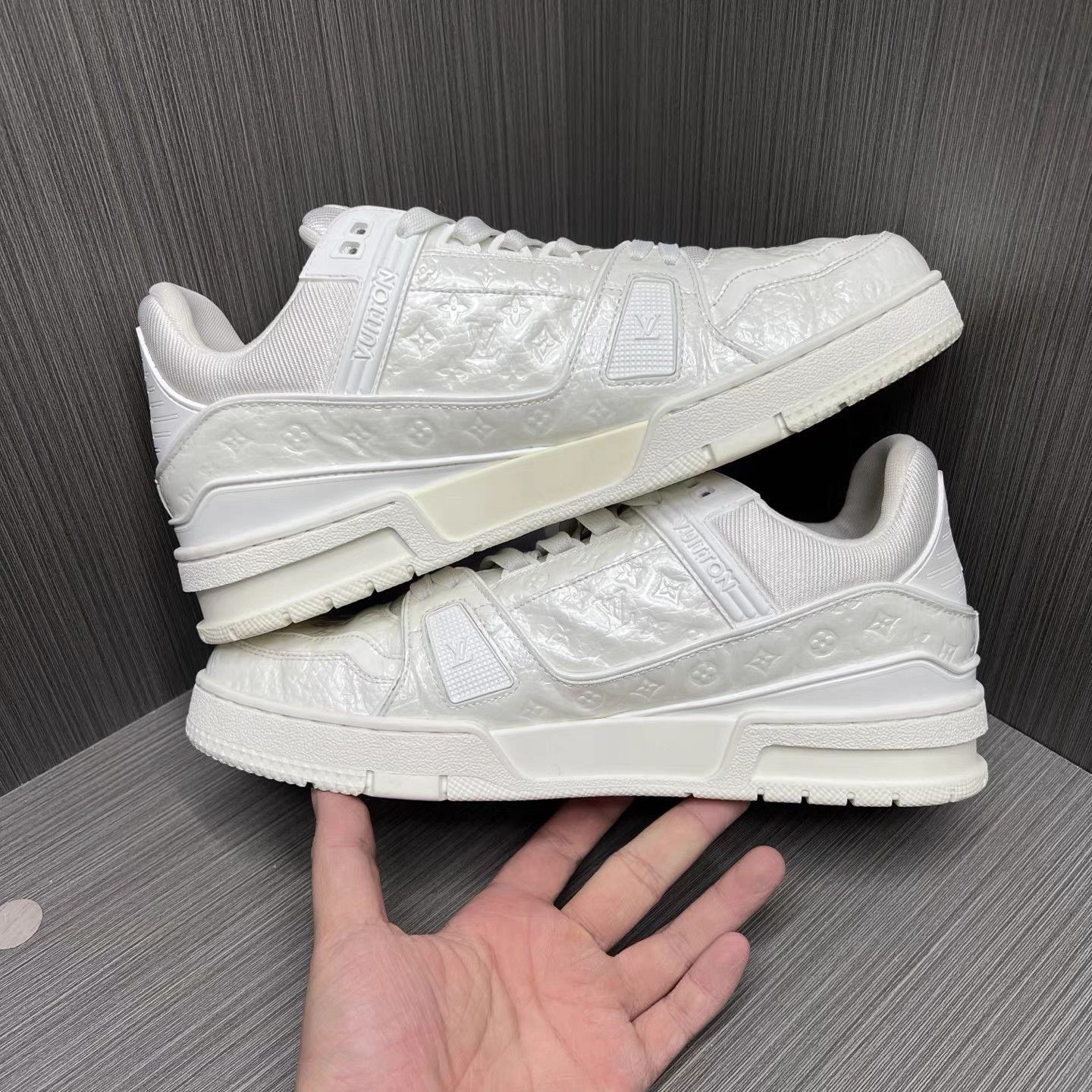 Louis Vuitton White Low-Top Sneakers Size US 8 / EU 41 - 4 Thumbnail