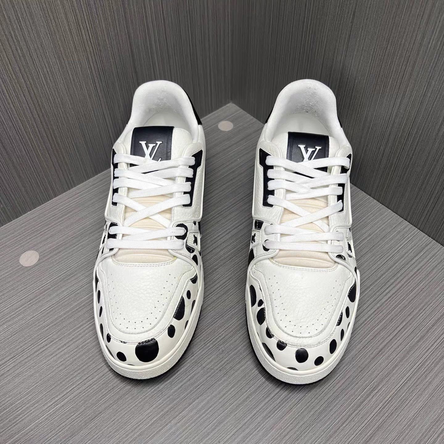 Louis Vuitton White Polka Dot Low-Top Sneakers Size 10 Size US 10 / EU 43 - 2 Thumbnail