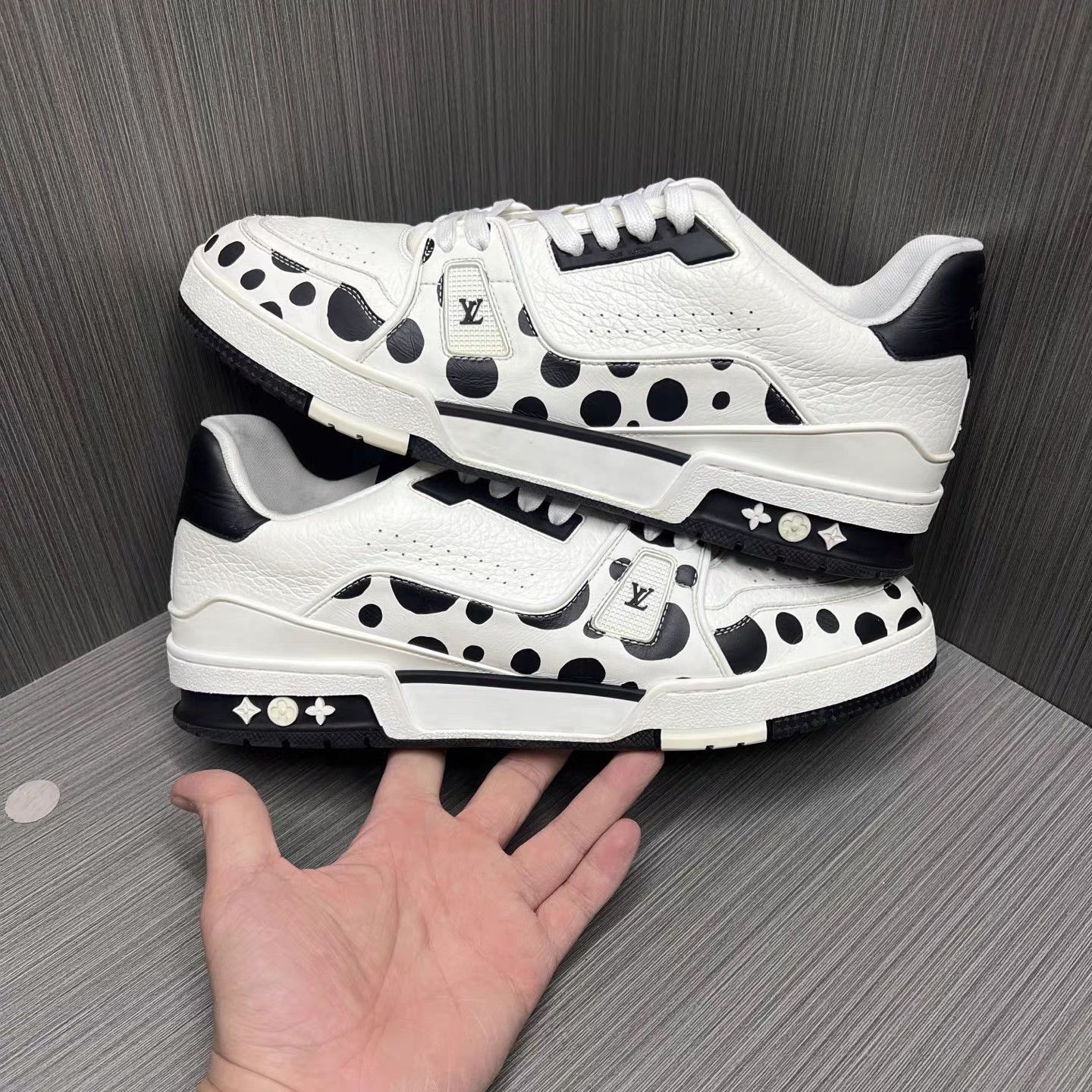Louis Vuitton White Polka Dot Low-Top Sneakers Size 10 Size US 10 / EU 43 - 5 Thumbnail