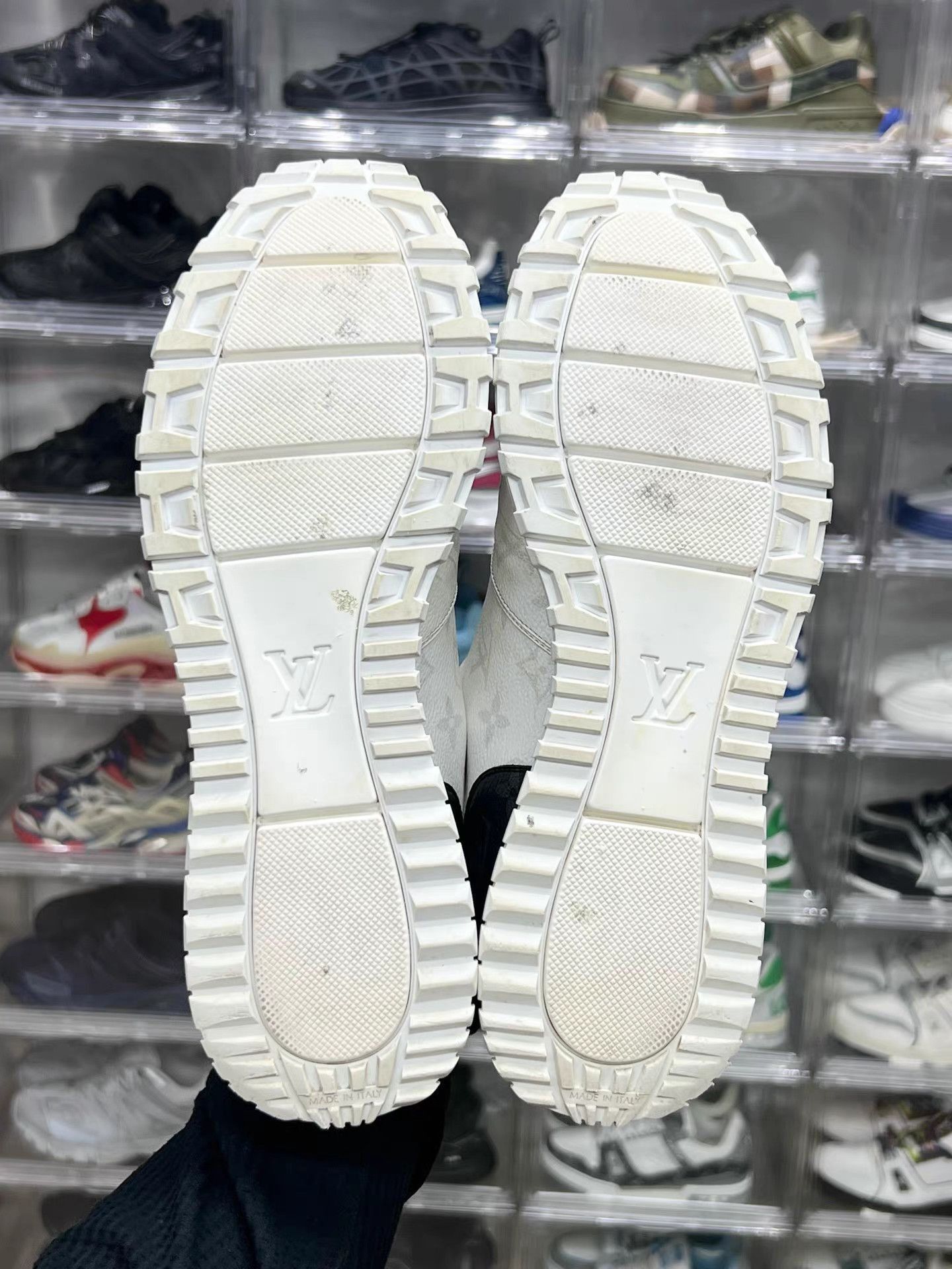 Louis Vuitton Black and White Lowtop Sneakers Size 9 Size US 9 / EU 42 - 8 Thumbnail