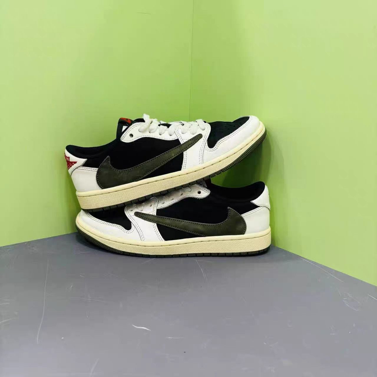 Jordan Brand Black Low-Top Sneakers Size 7 Size US 7 / EU 40 - 3 Thumbnail